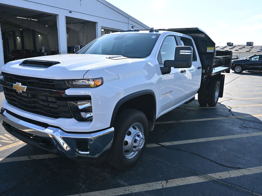 New 2025 Chevrolet Silverado 3500 HD Chassis Cab Work Truck Truck