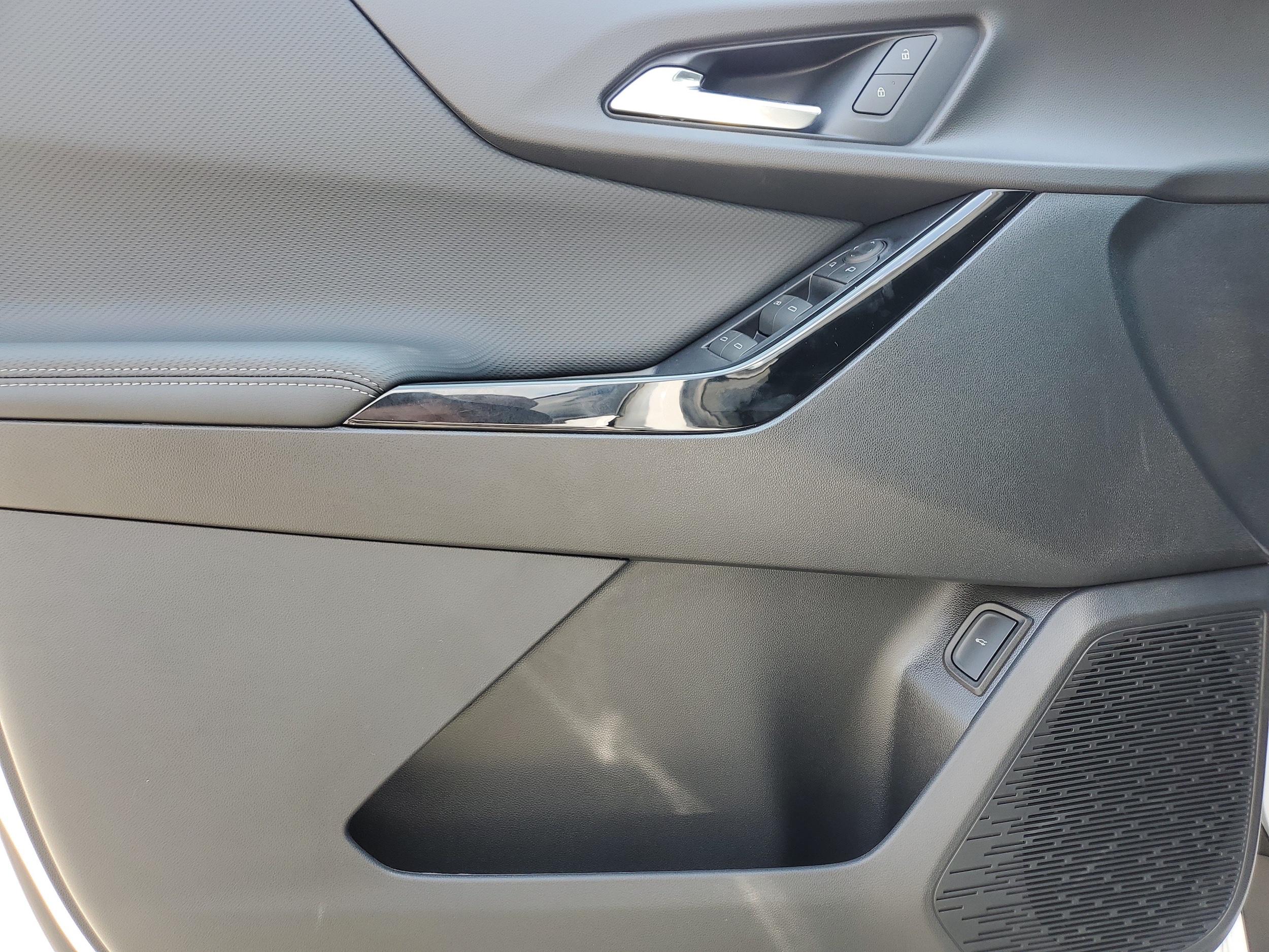 2027 Chevrolet Equinox LT - Photo 20