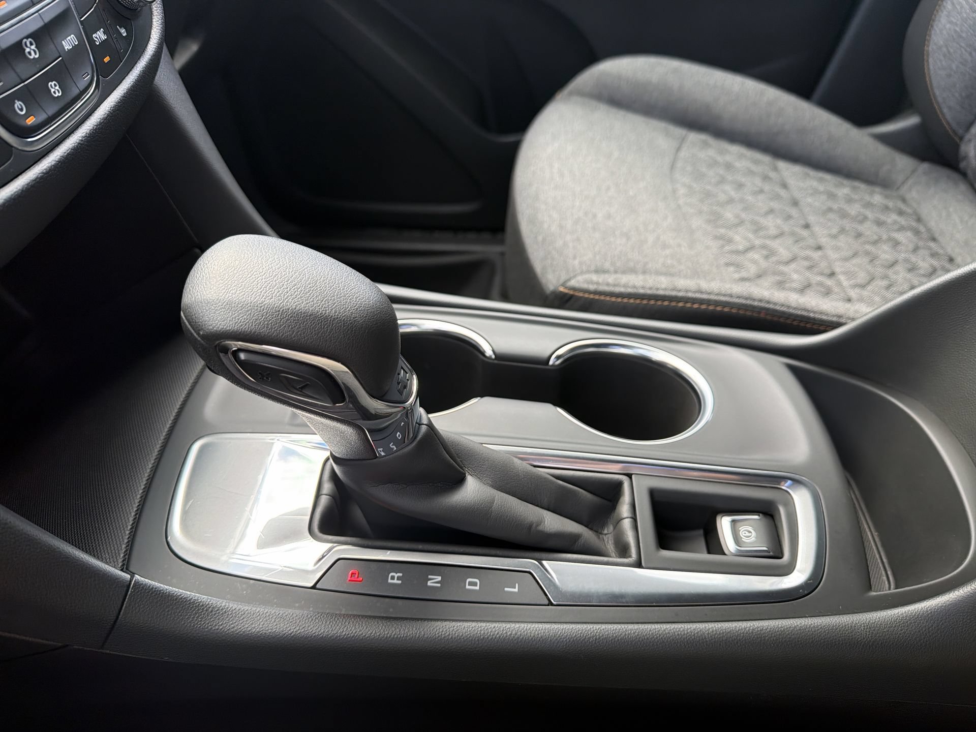 2022 Chevrolet Equinox LT - Photo 28