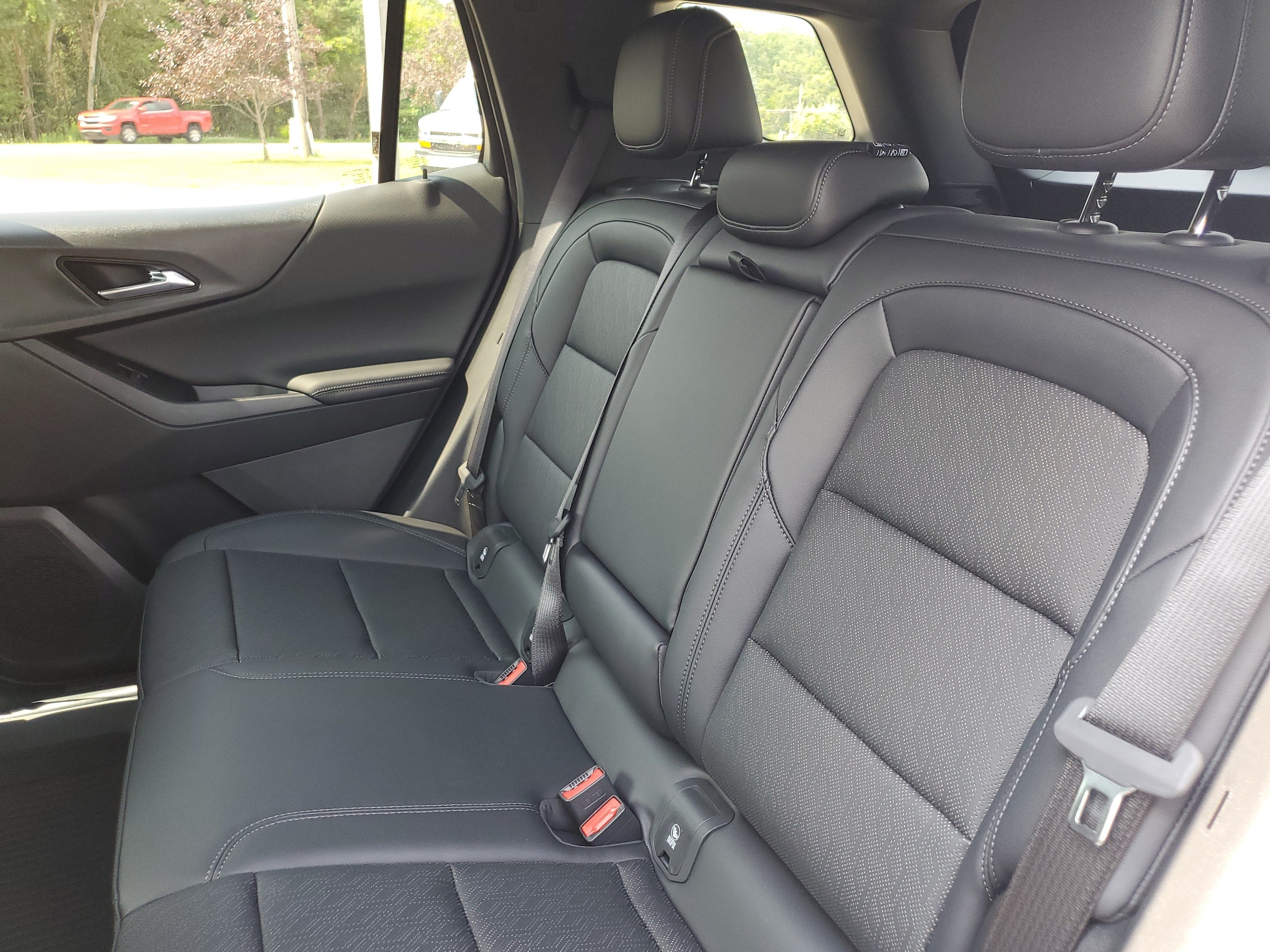 2027 Chevrolet Equinox LT - Photo 26