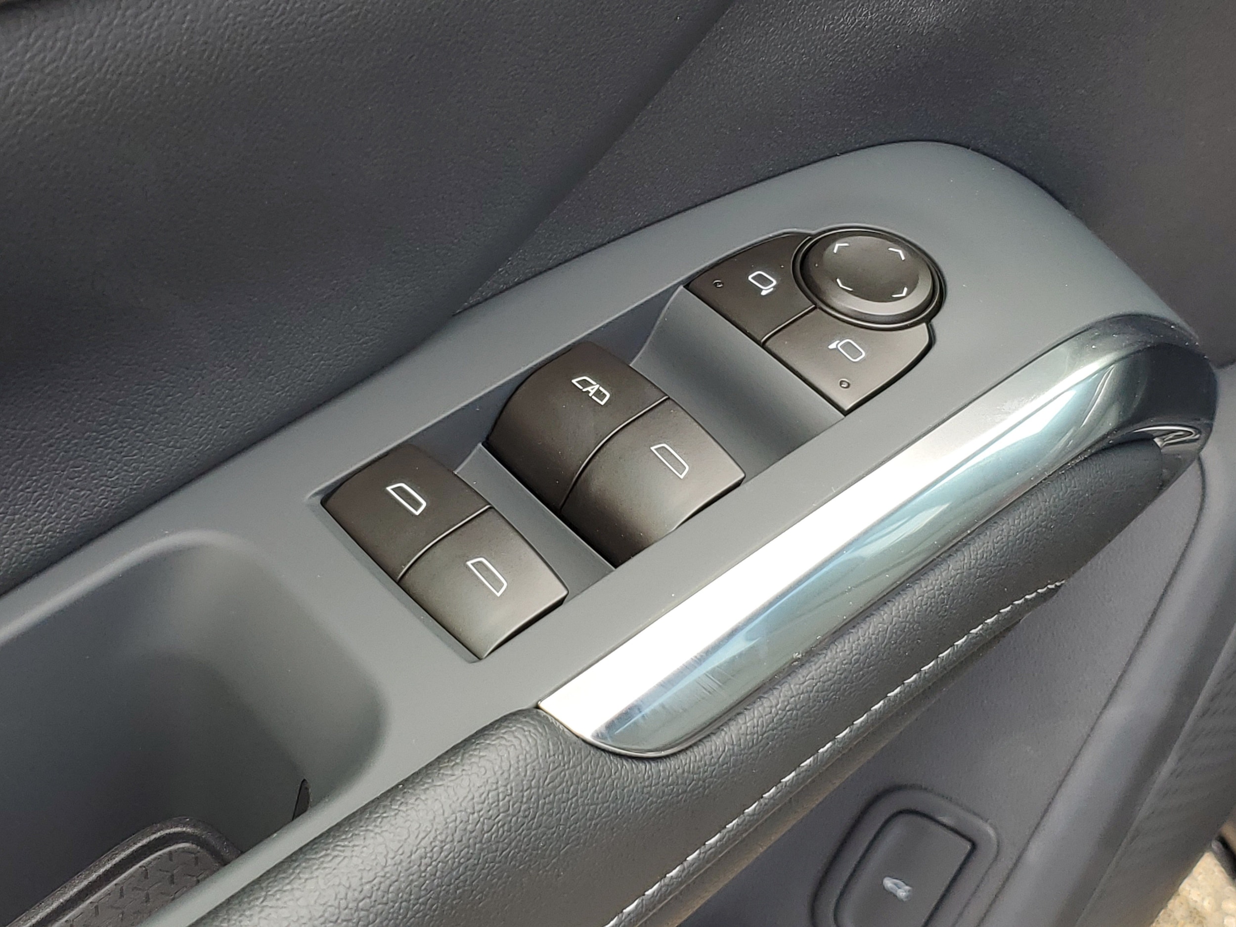 2027 Chevrolet Traverse LT - Photo 19