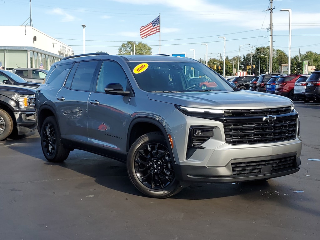 Used 2026 Chevrolet Traverse LT SUV