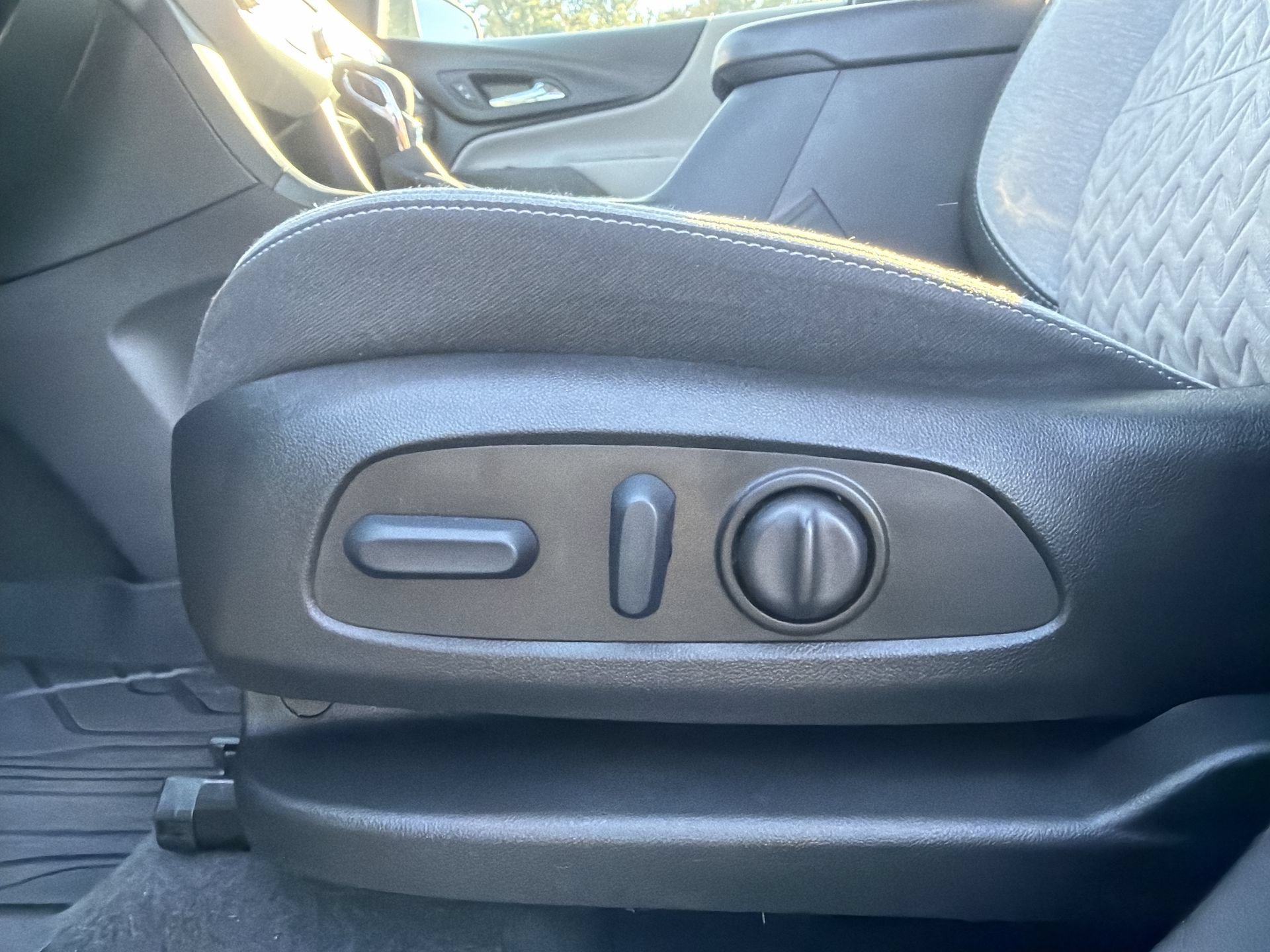 2023 Chevrolet Equinox LT - Photo 18