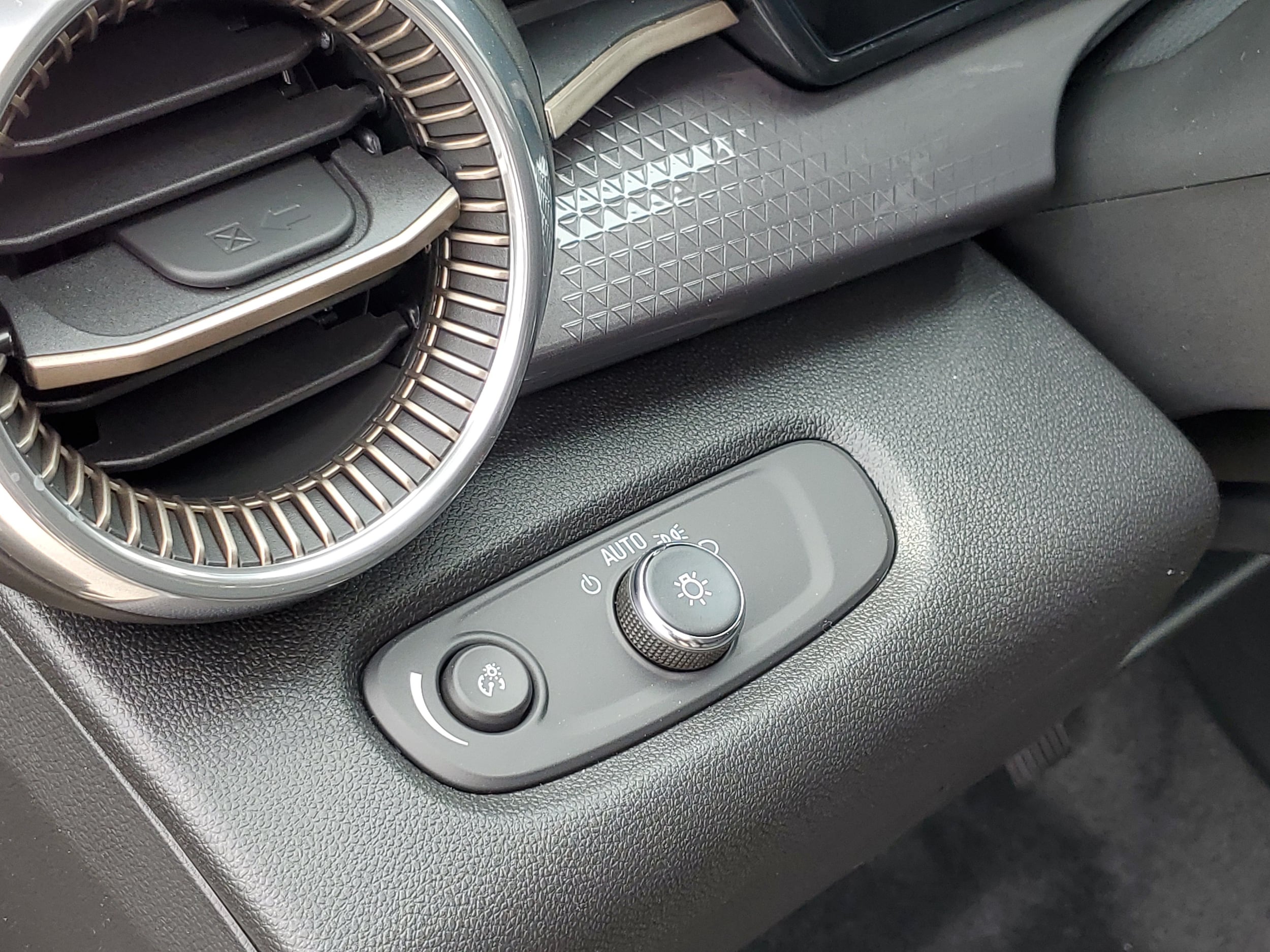 2026 Chevrolet Trax Activ - Photo 8