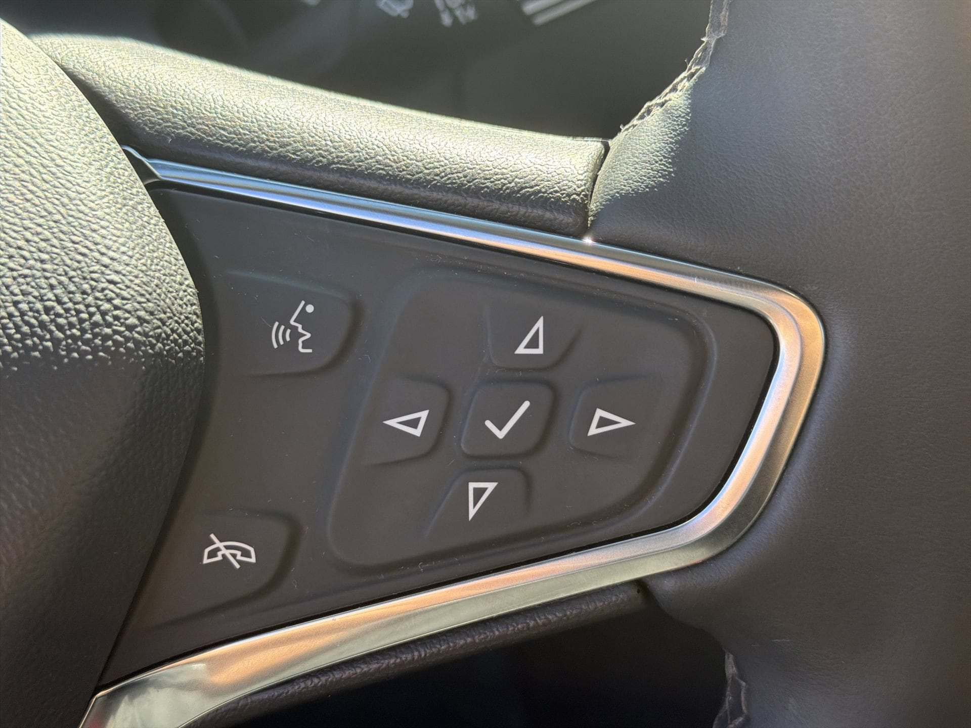 2024 Chevrolet Equinox LT - Photo 23