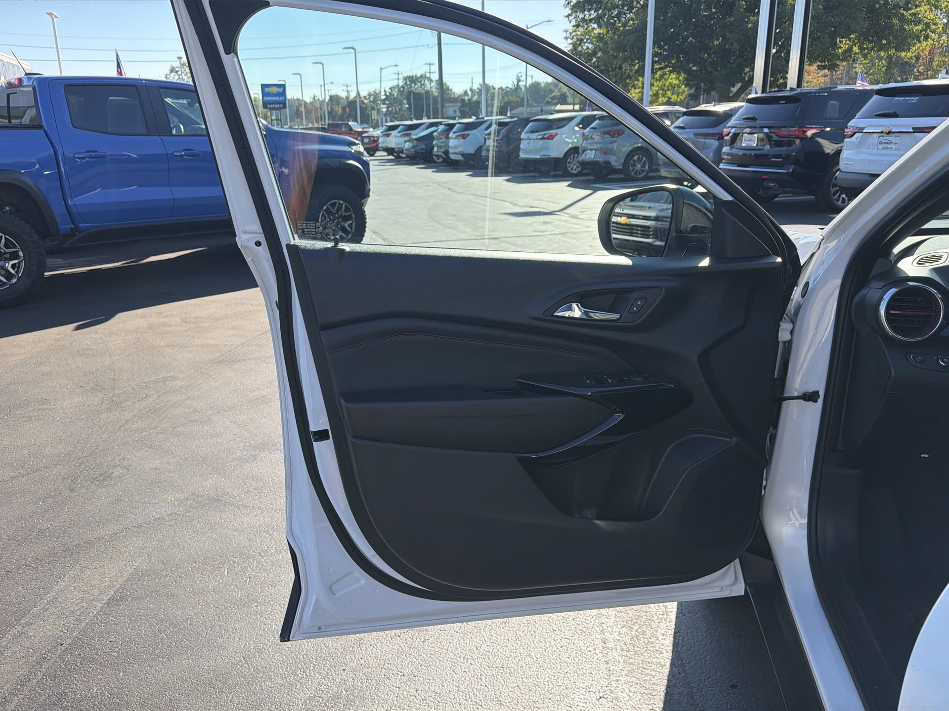 2025 Chevrolet Trax RS - Photo 11