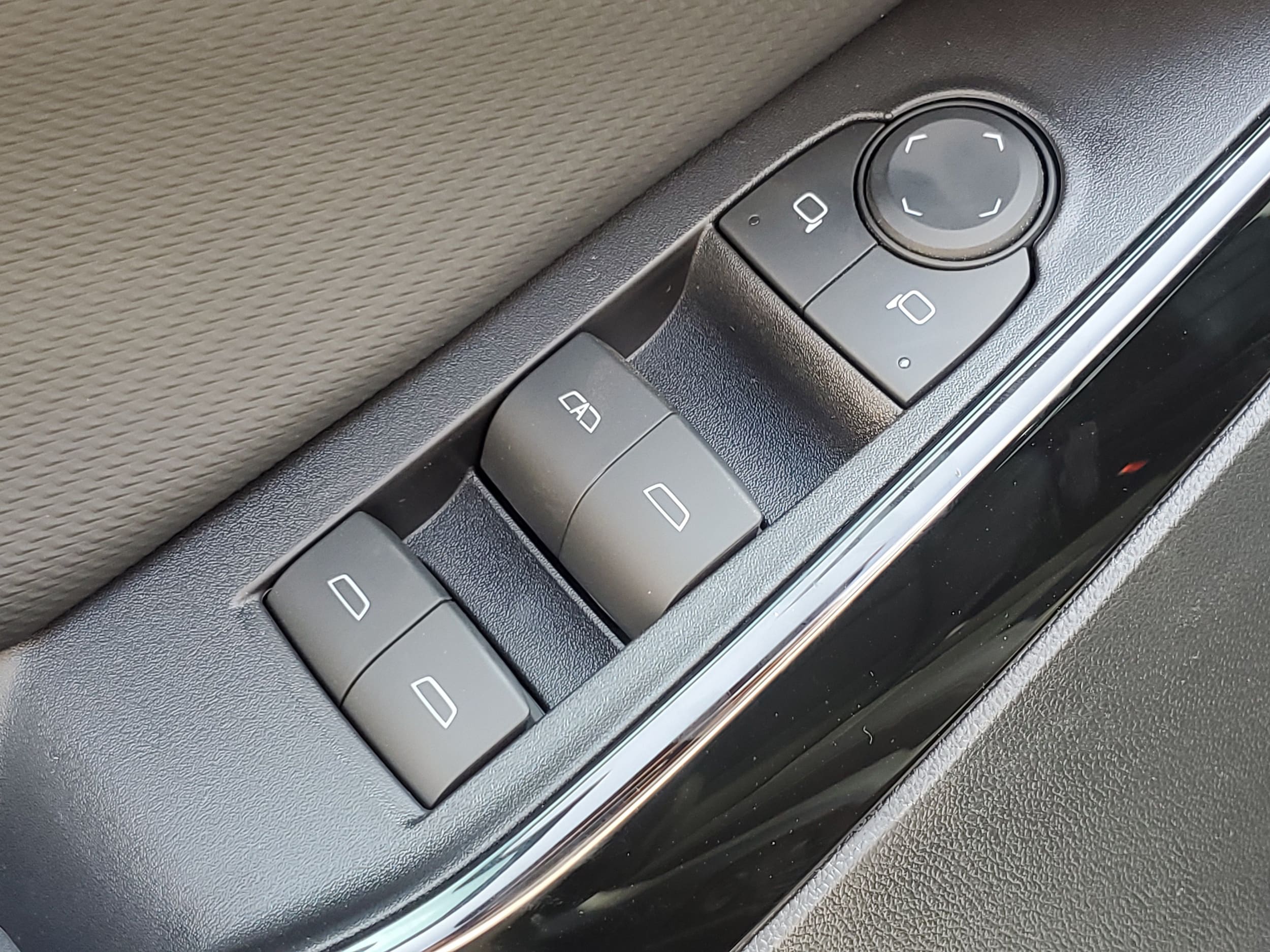 2027 Chevrolet Equinox LT - Photo 21