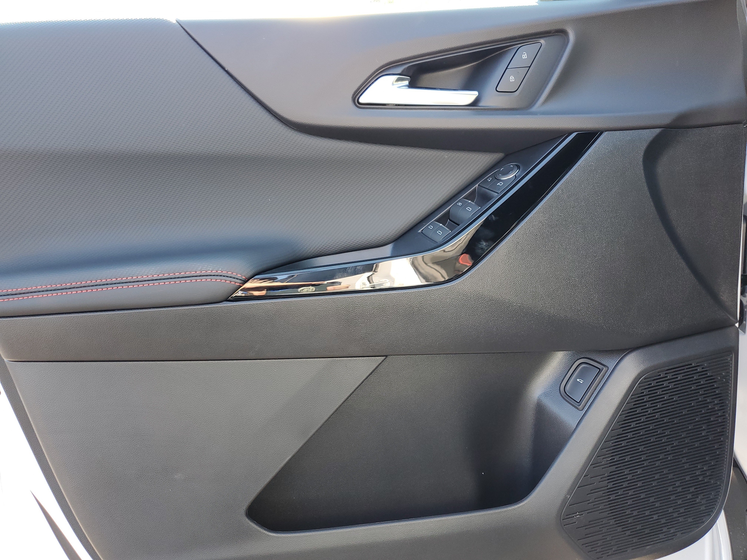 2027 Chevrolet Equinox RS - Photo 21