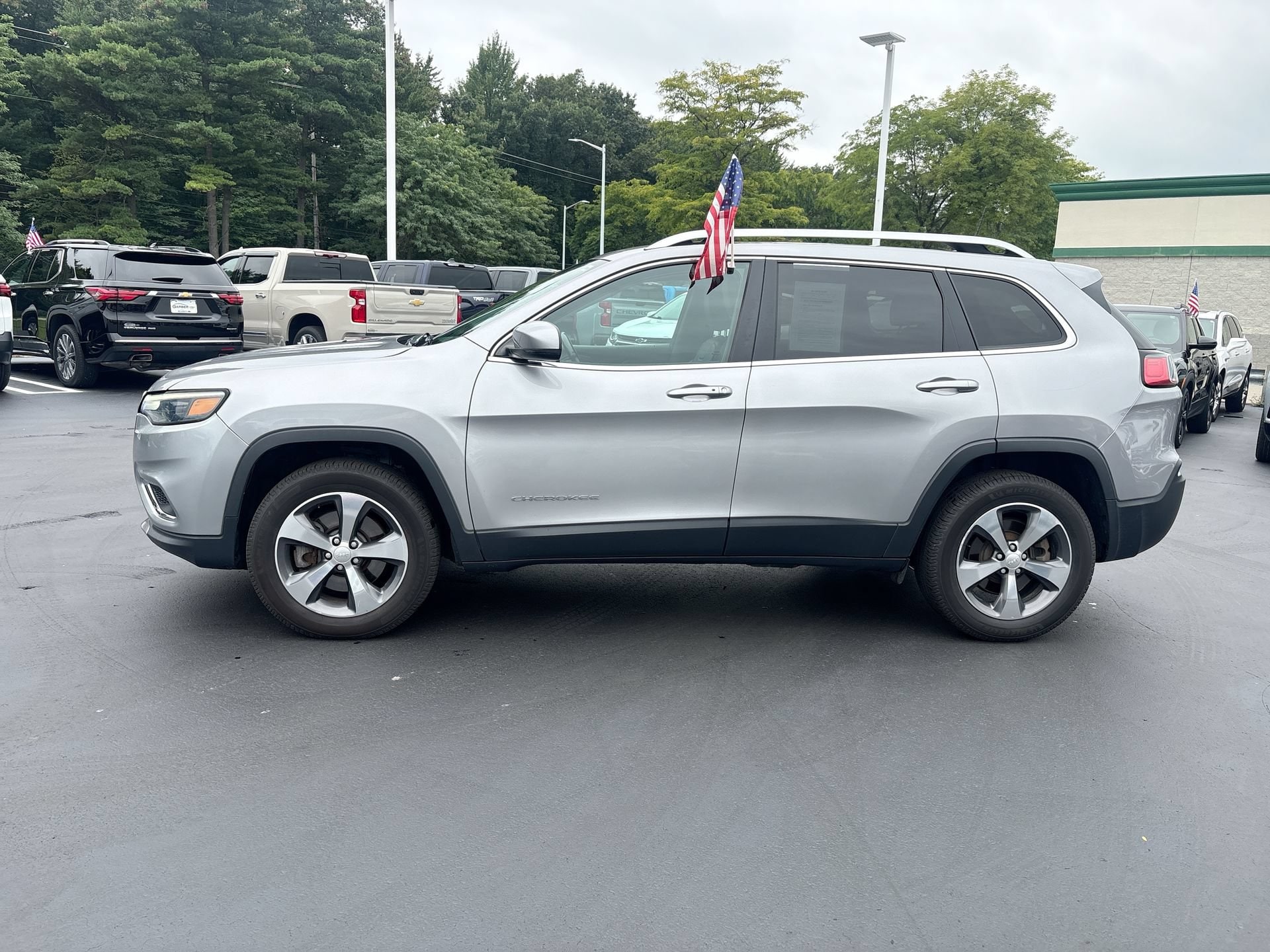 Used 2019 Jeep Cherokee Limited with VIN 1C4PJMDX5KD440690 for sale in Midland, MI