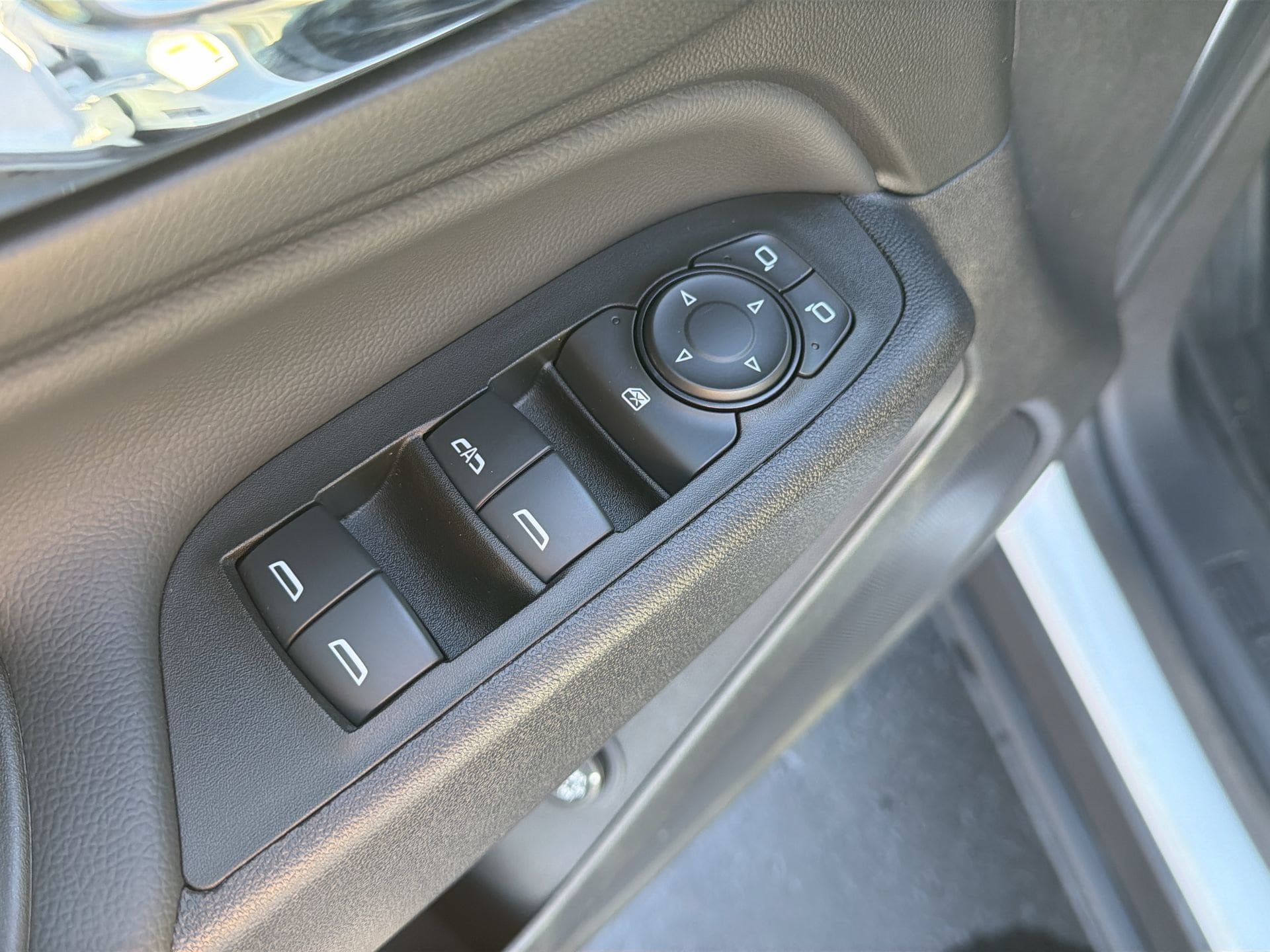 2024 Chevrolet Equinox LT - Photo 12