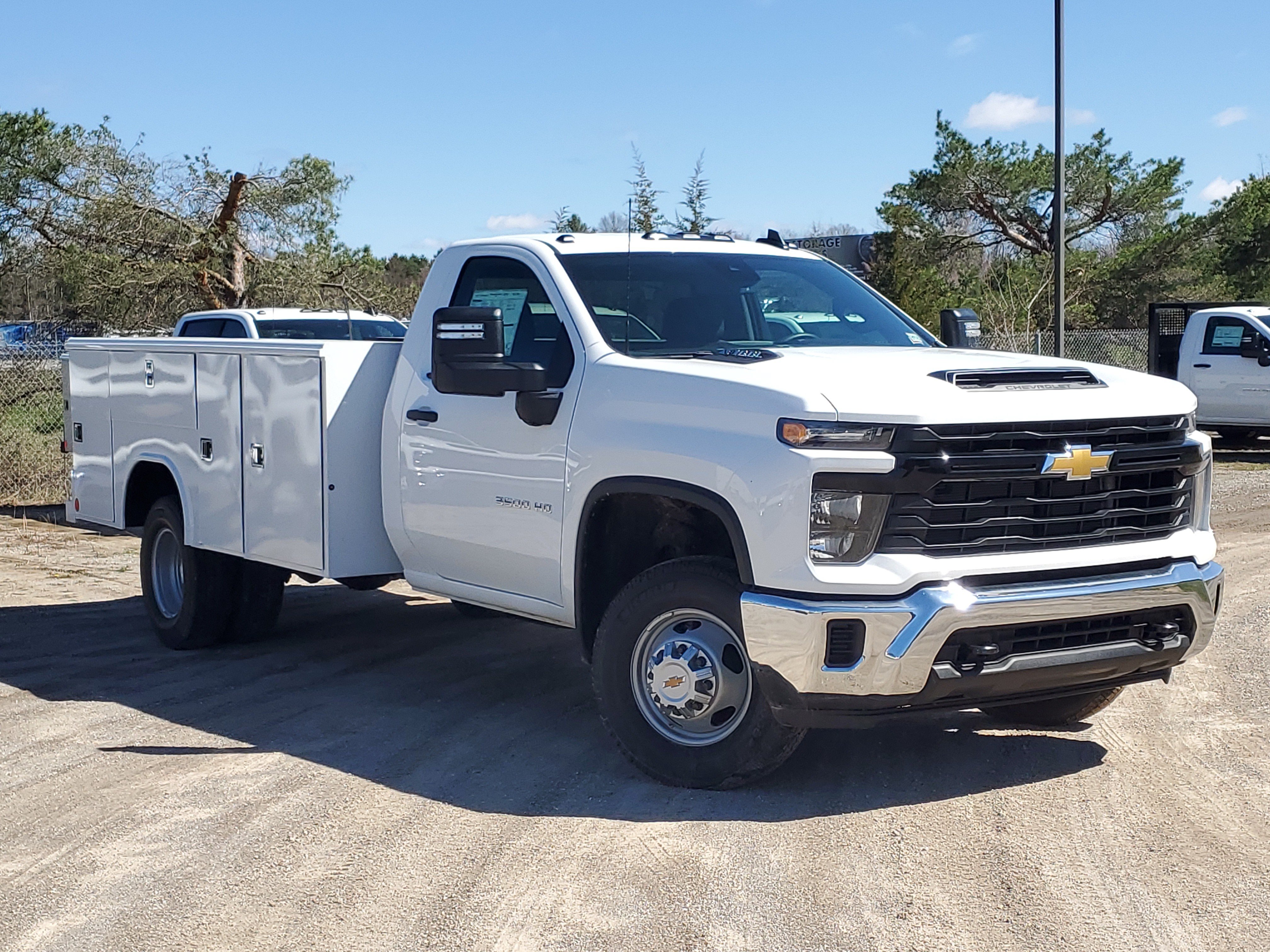 Chevrolet Silverado 3500 HD Chassis Cab
