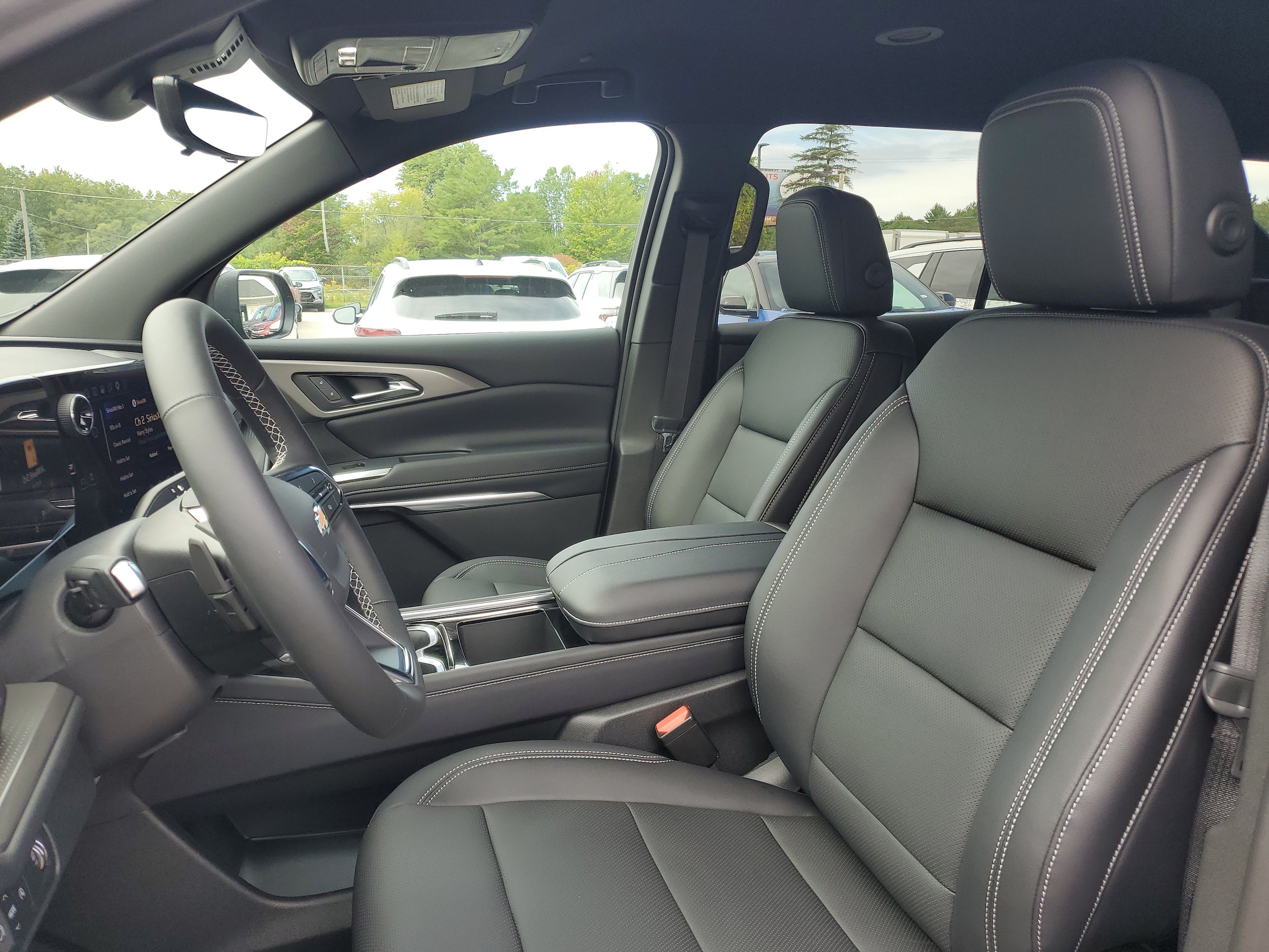2027 Chevrolet Traverse LT - Photo 4