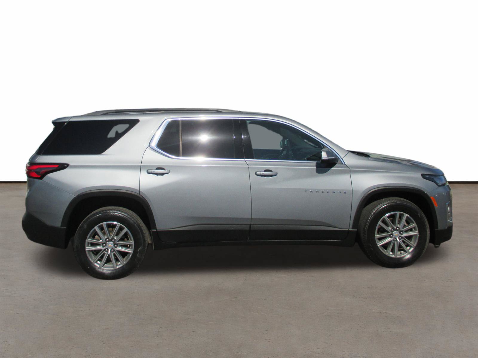 Used 2023 Chevrolet Traverse LT Cloth SUV