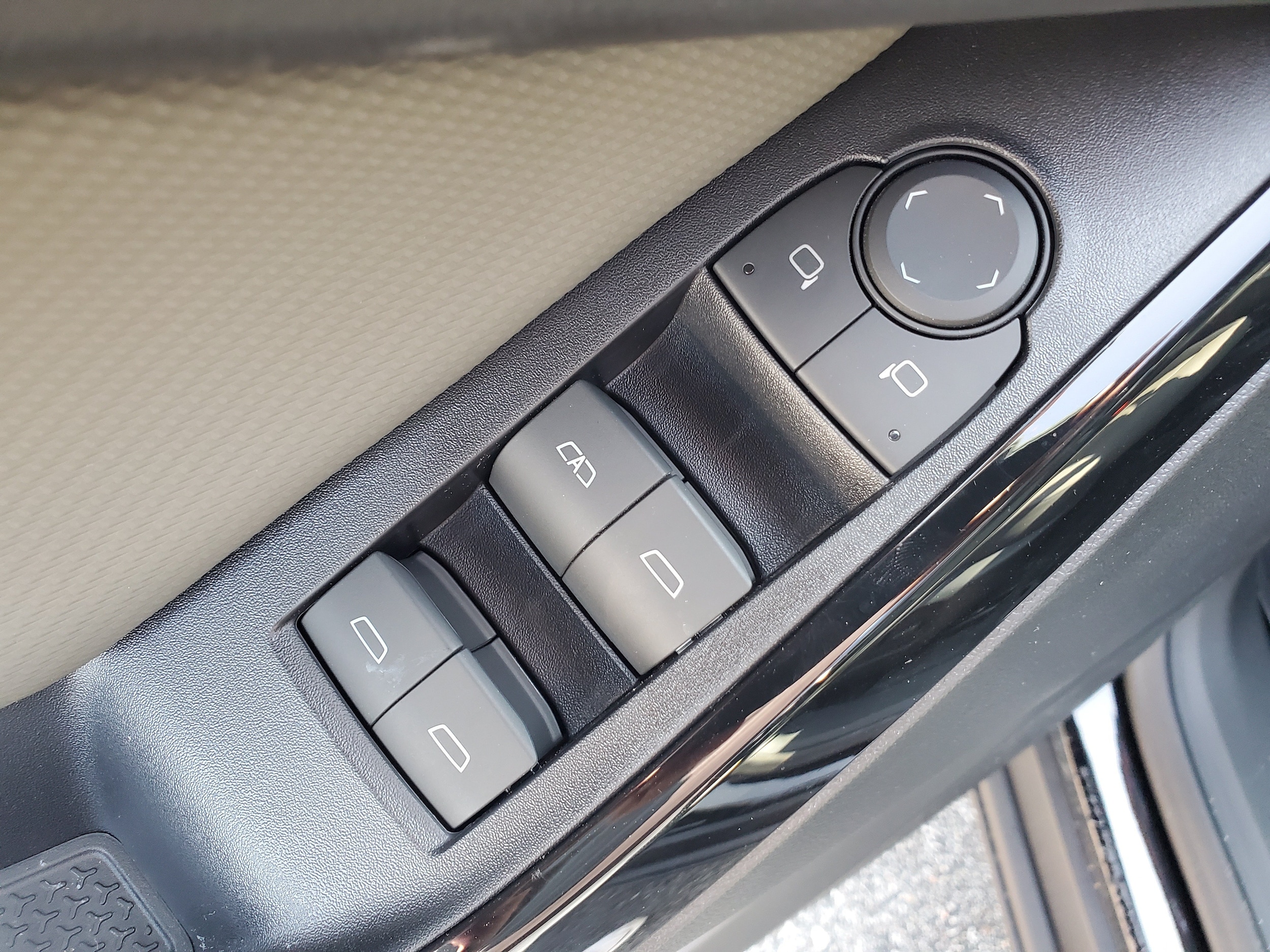 2027 Chevrolet Equinox LT - Photo 24