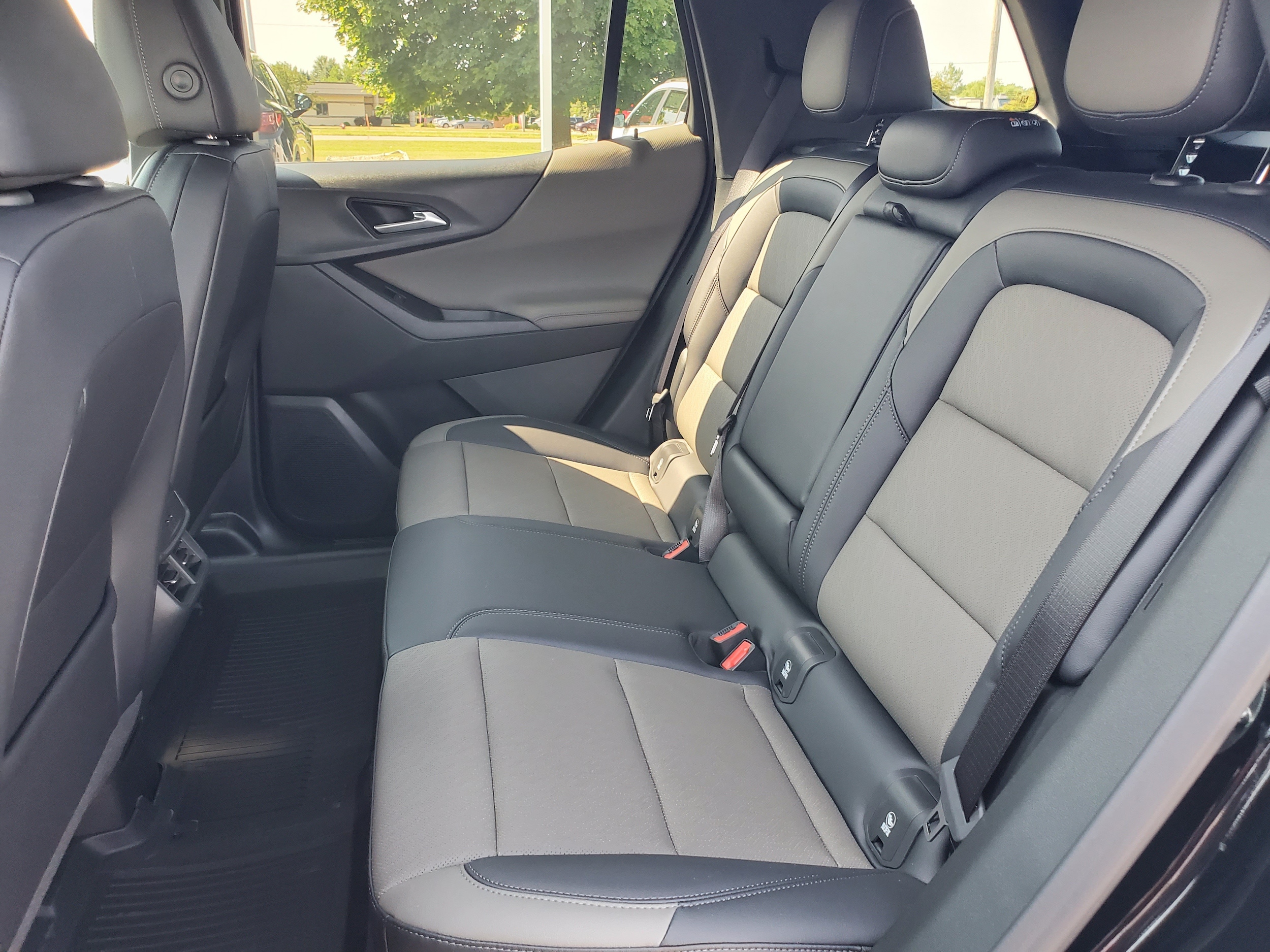2027 Chevrolet Equinox LT - Photo 25