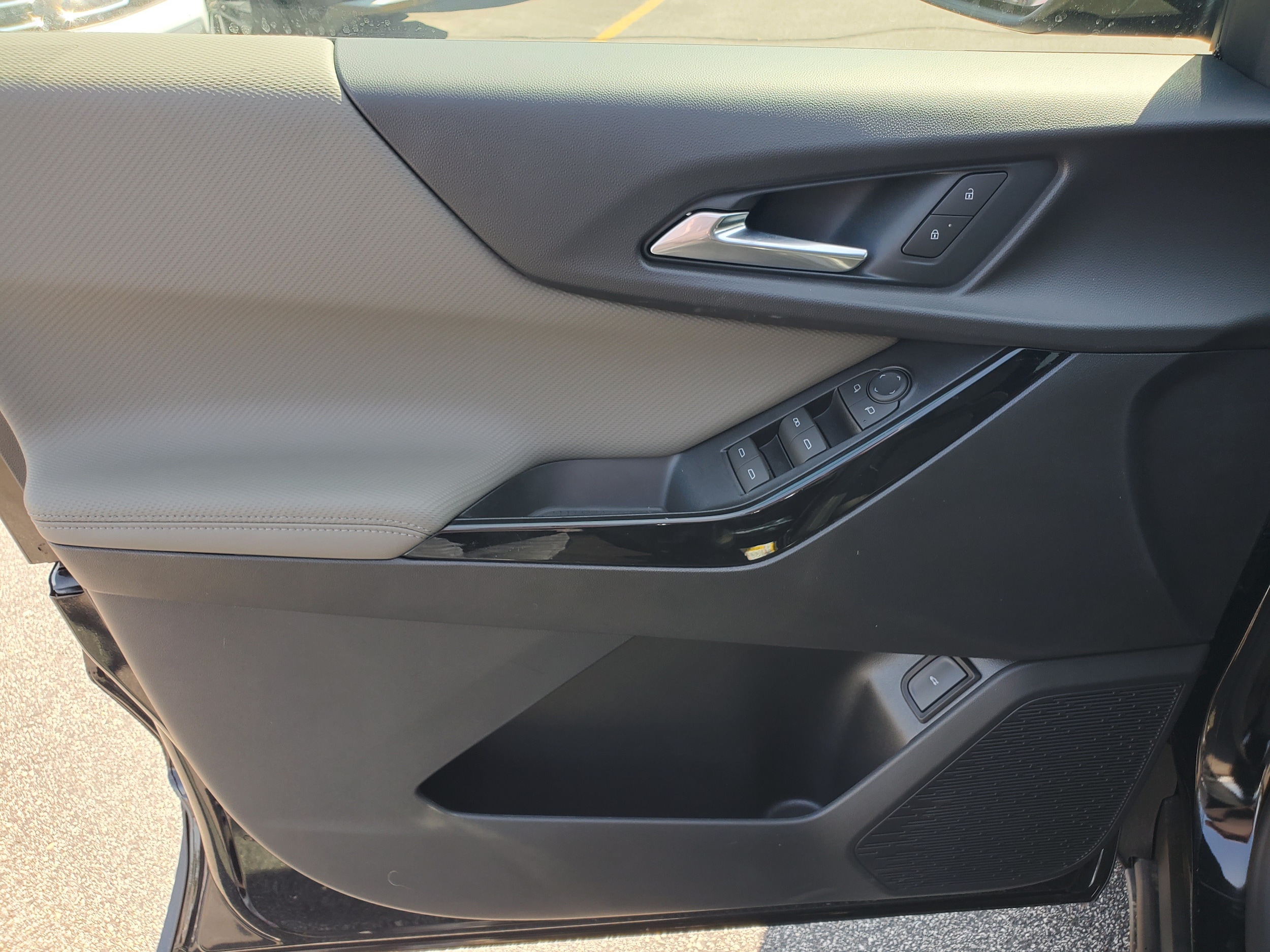 2027 Chevrolet Equinox LT - Photo 23