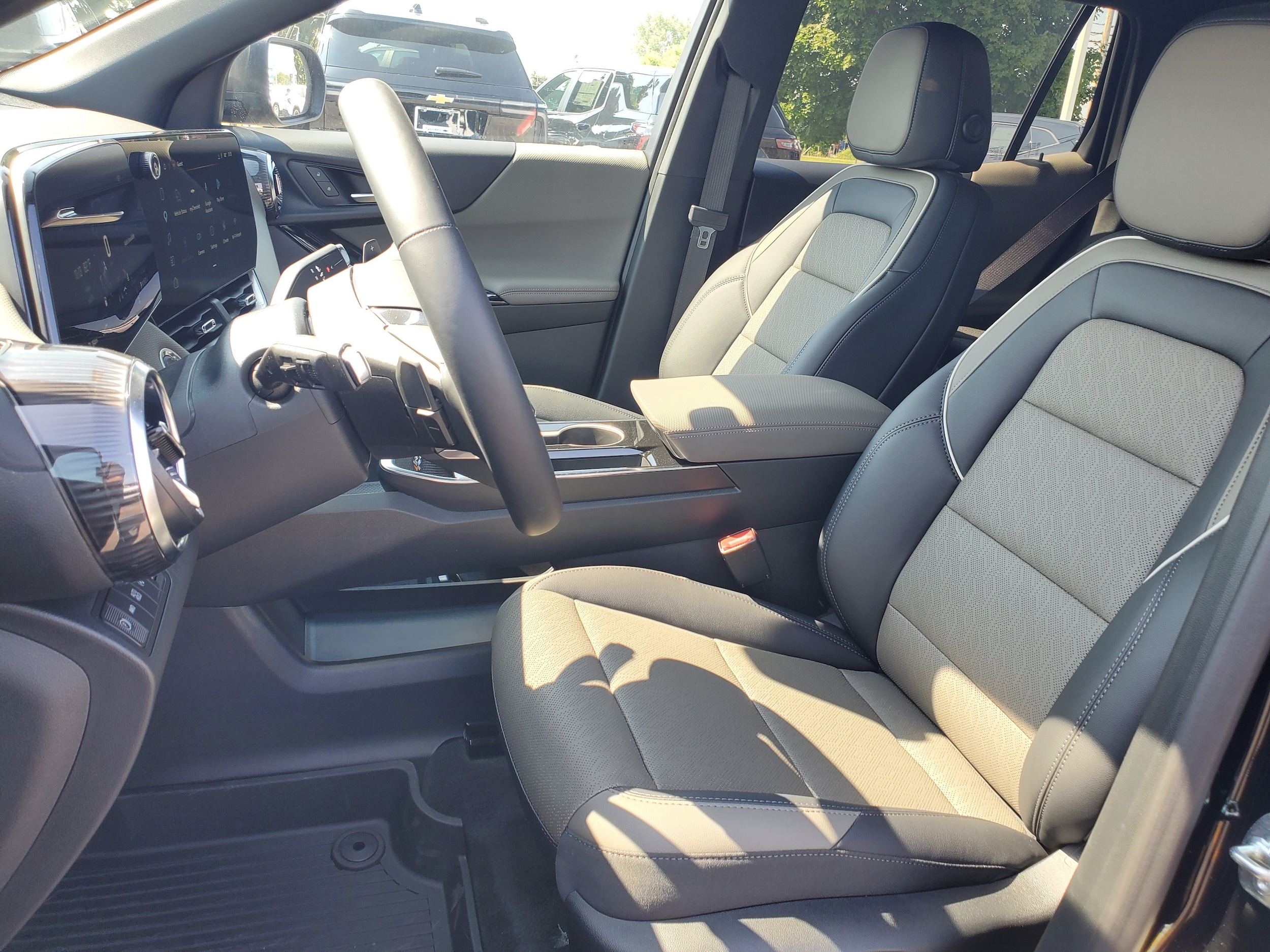 2027 Chevrolet Equinox LT - Photo 5