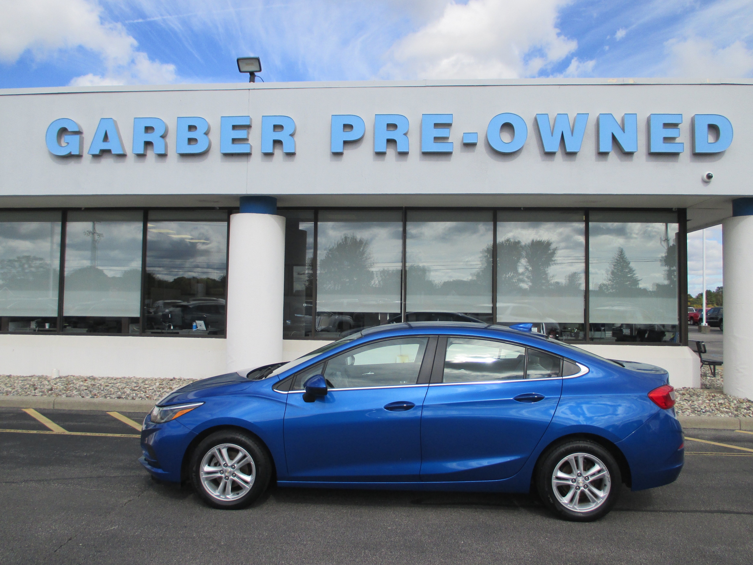 Used 2017 Chevrolet Cruze LT with VIN 1G1BE5SM3H7214242 for sale in Saginaw, MI