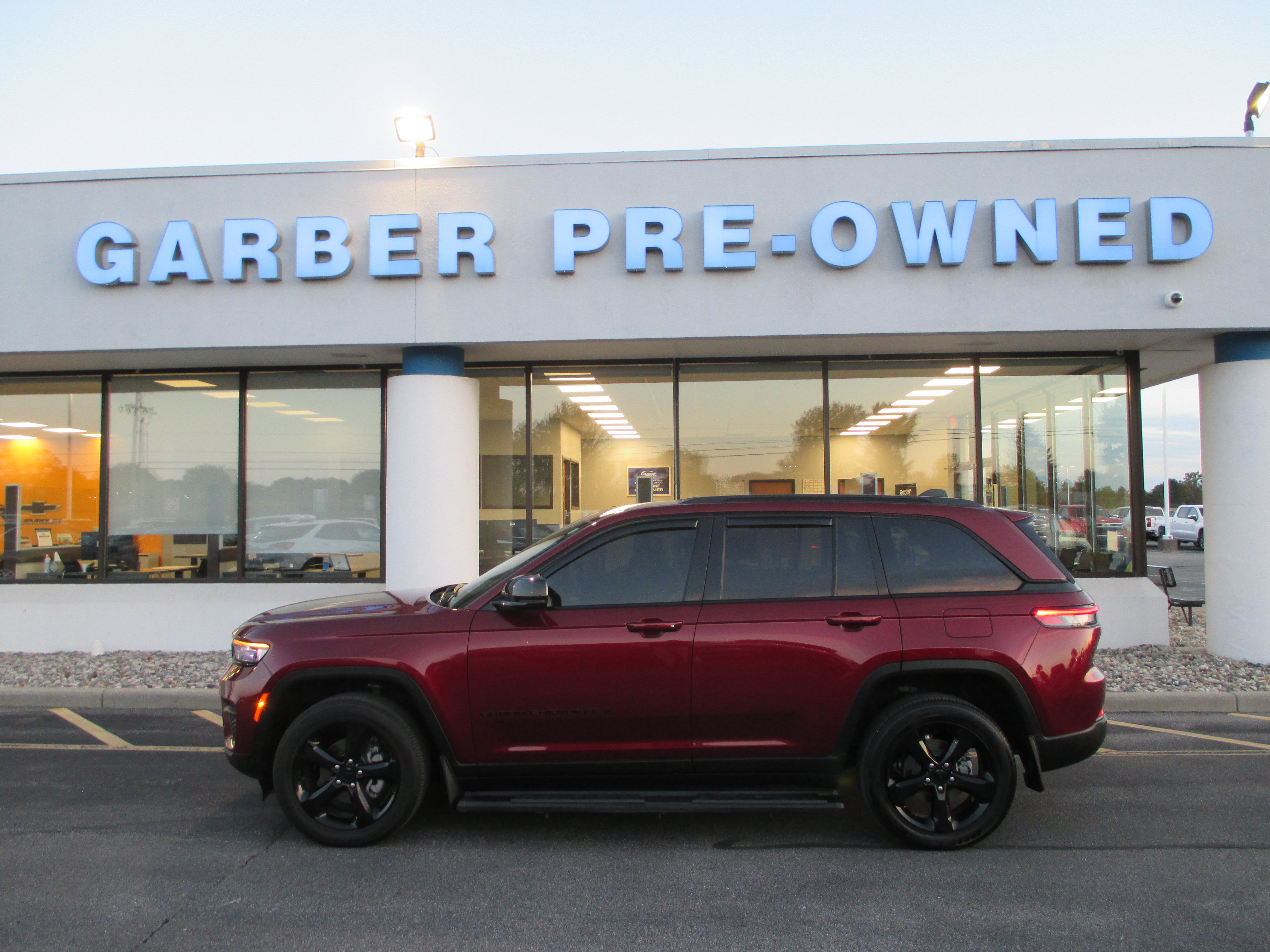 Used 2023 Jeep Grand Cherokee Altitude 4x4 SUV