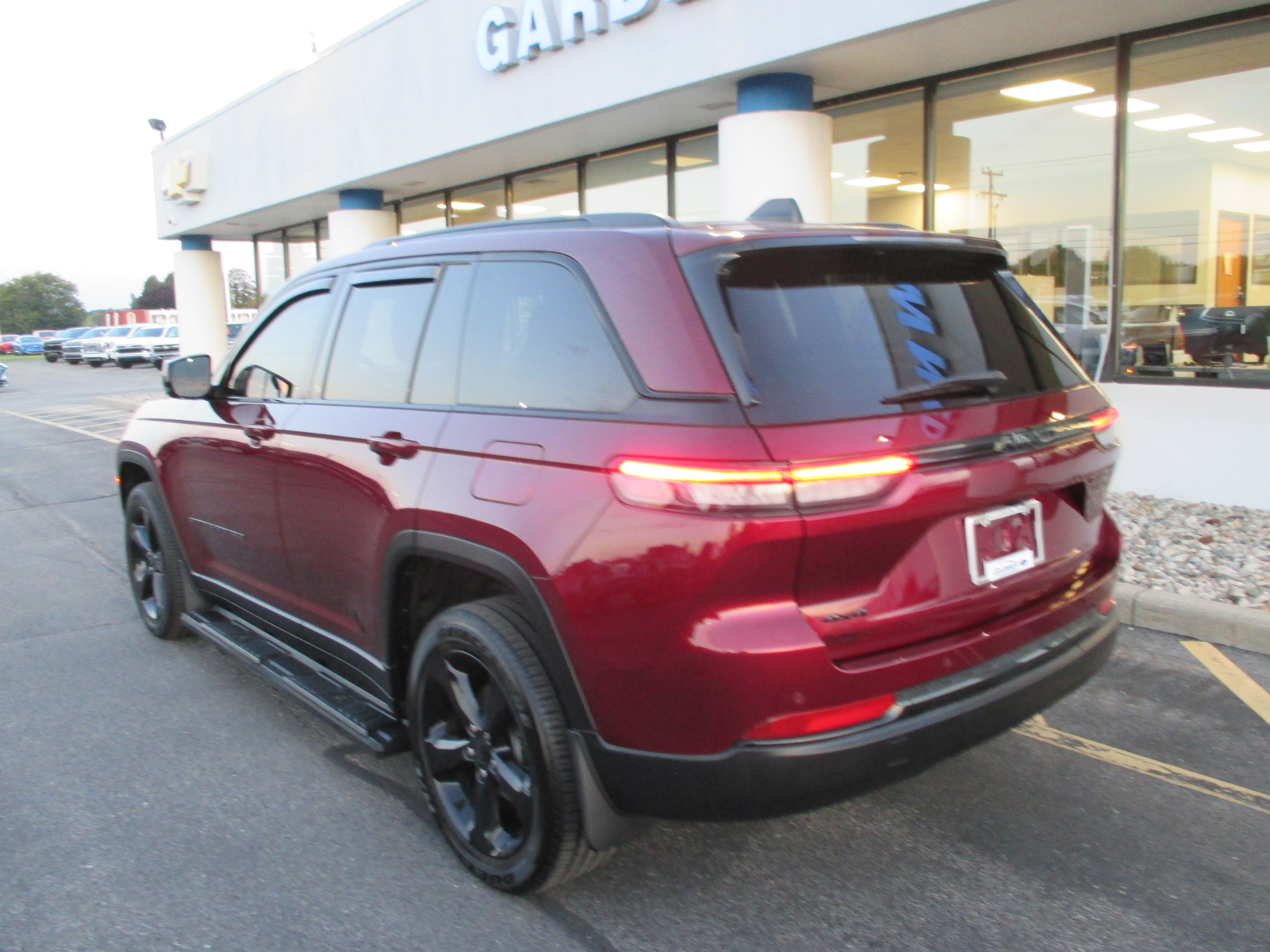 Used 2023 Jeep Grand Cherokee Altitude 4x4 SUV