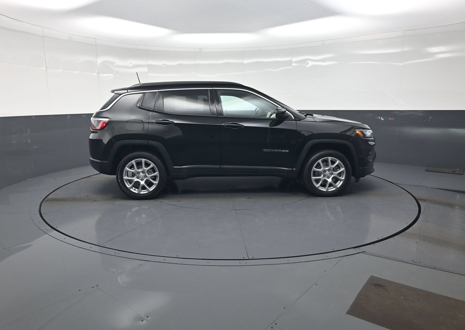 Used 2024 Jeep Compass Latitude Lux FWD SUV