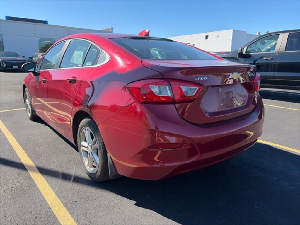 Used 2018 Chevrolet Cruze LT Car