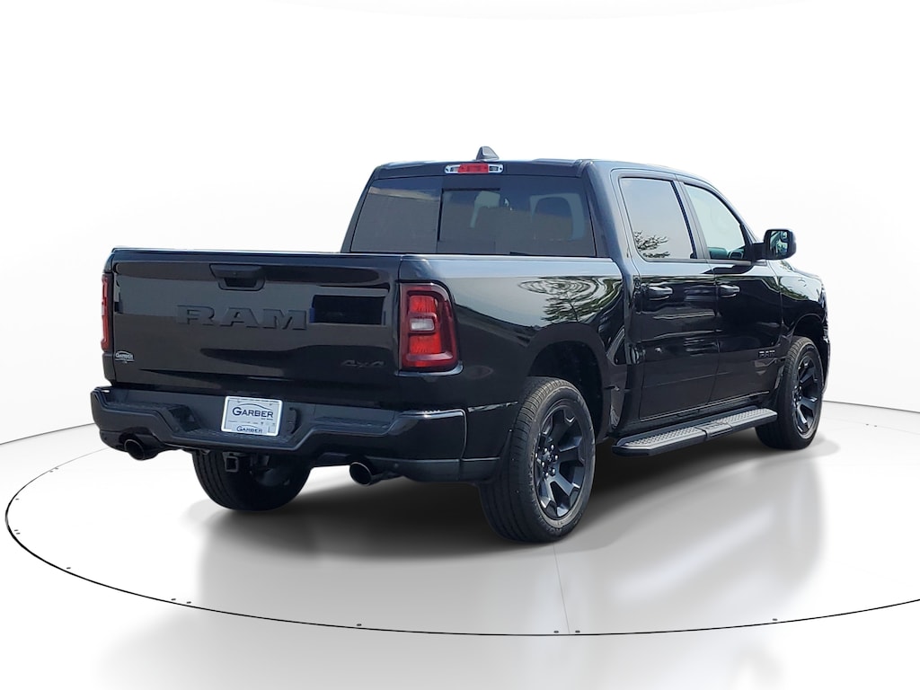 New 2026 Ram 1500 EXPRESS CREW CAB 4X4 5'7 BOX Pickup