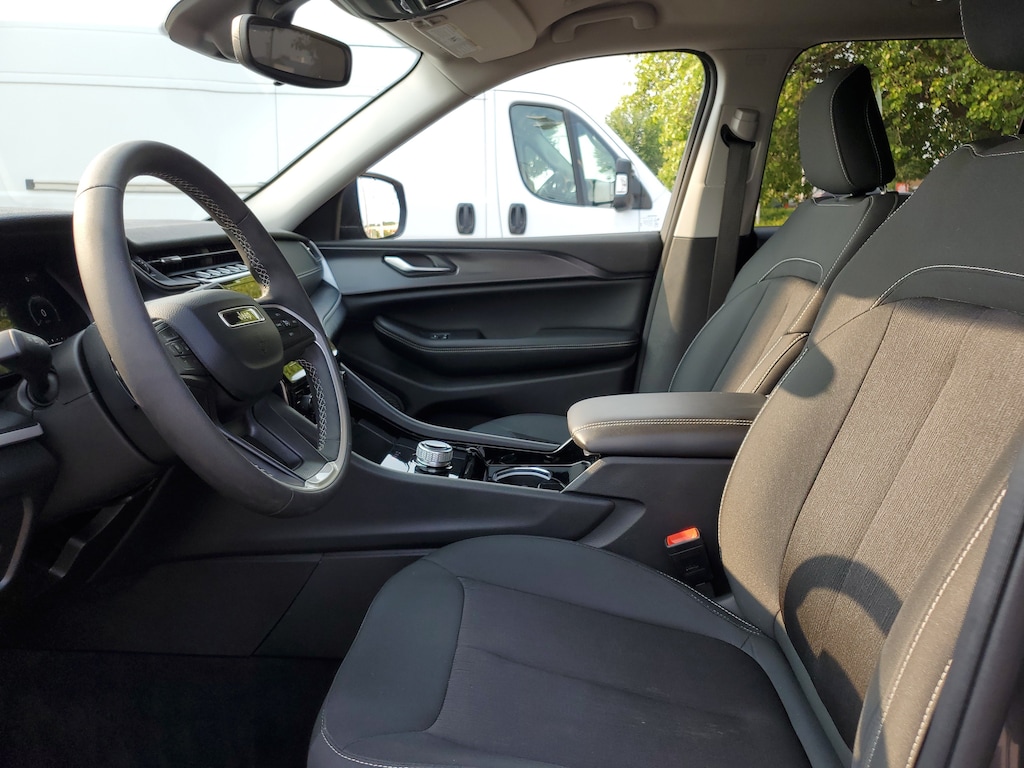 Used 2023 Jeep Grand Cherokee Laredo SUV