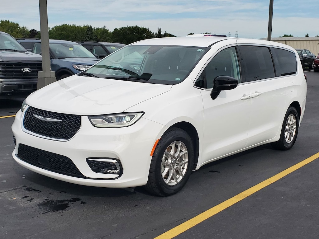 Used 2024 Chrysler Pacifica Touring L Van Passenger Van