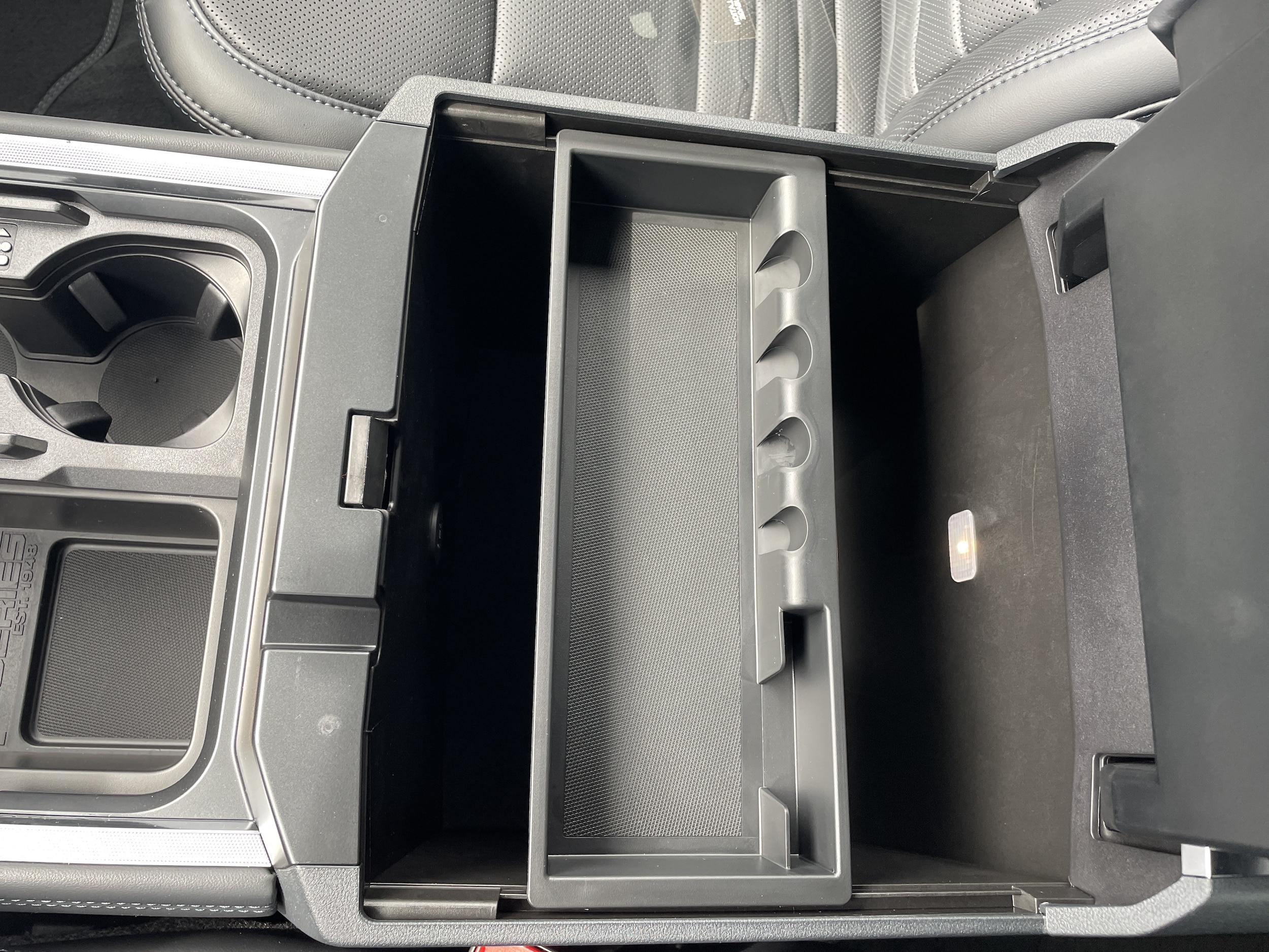 2026 Ford F-350 Super Duty Platinum - Photo 33