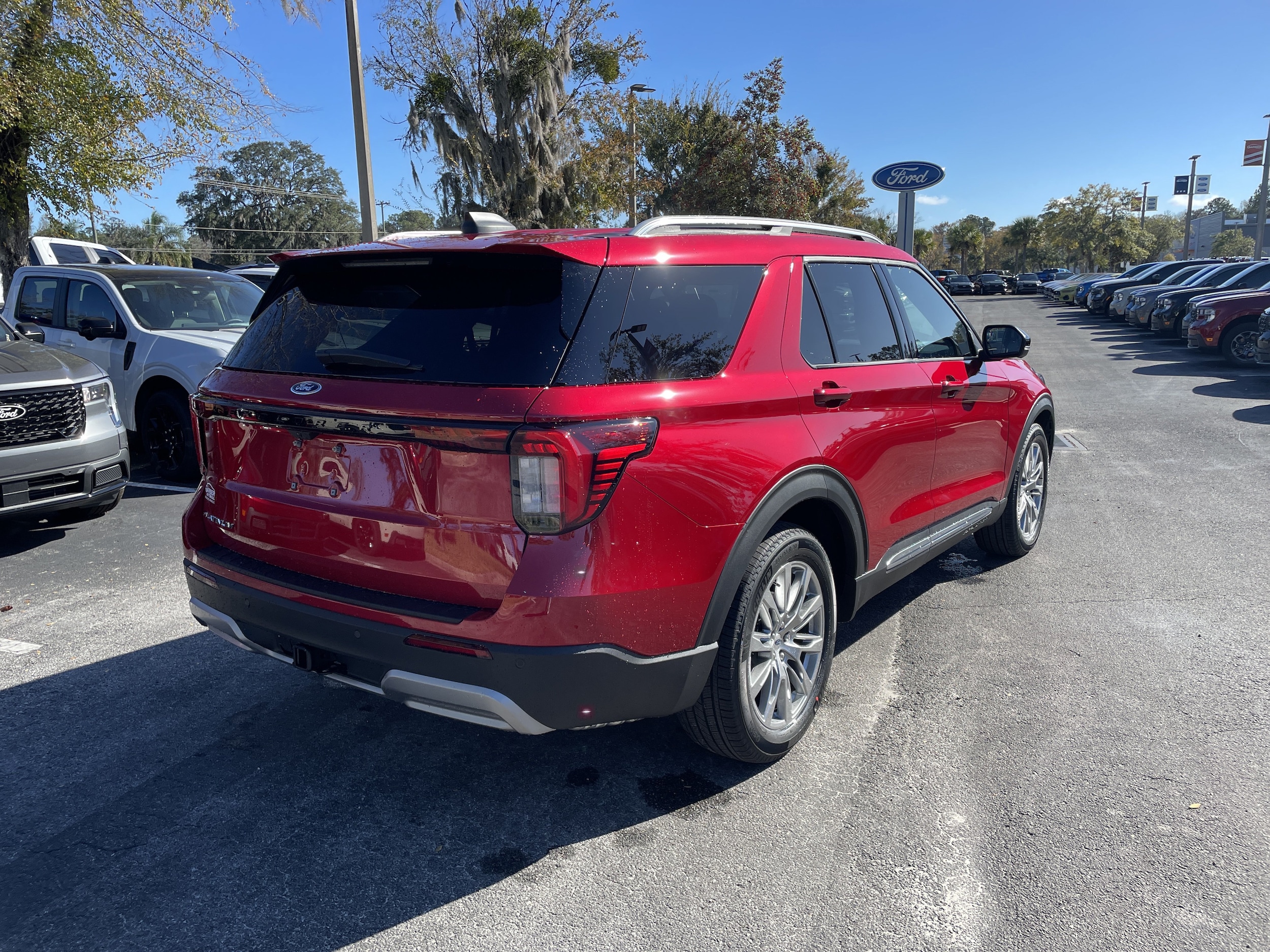 2026 Ford Explorer Platinum - Photo 7