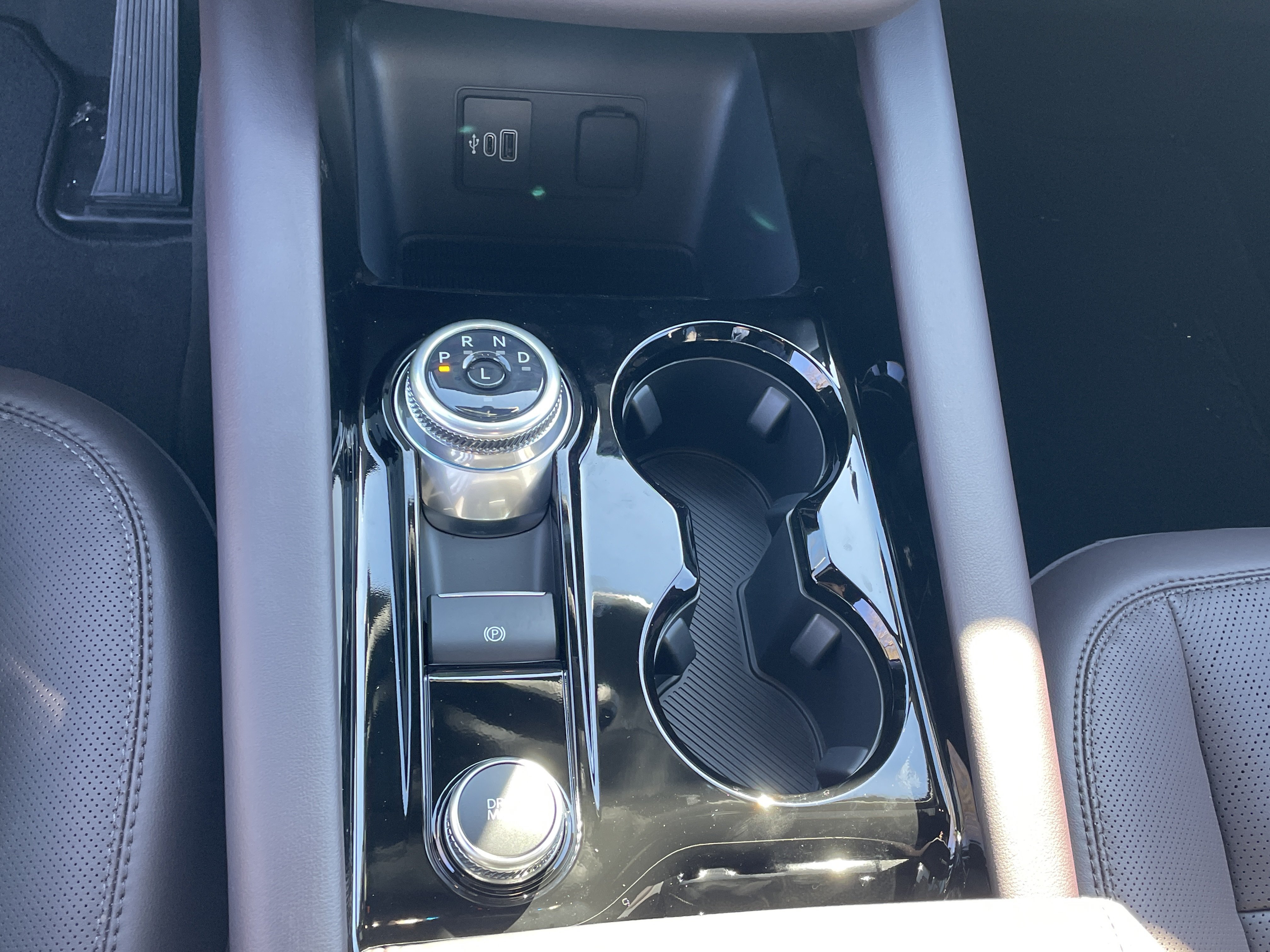 2026 Ford Explorer Platinum - Photo 27