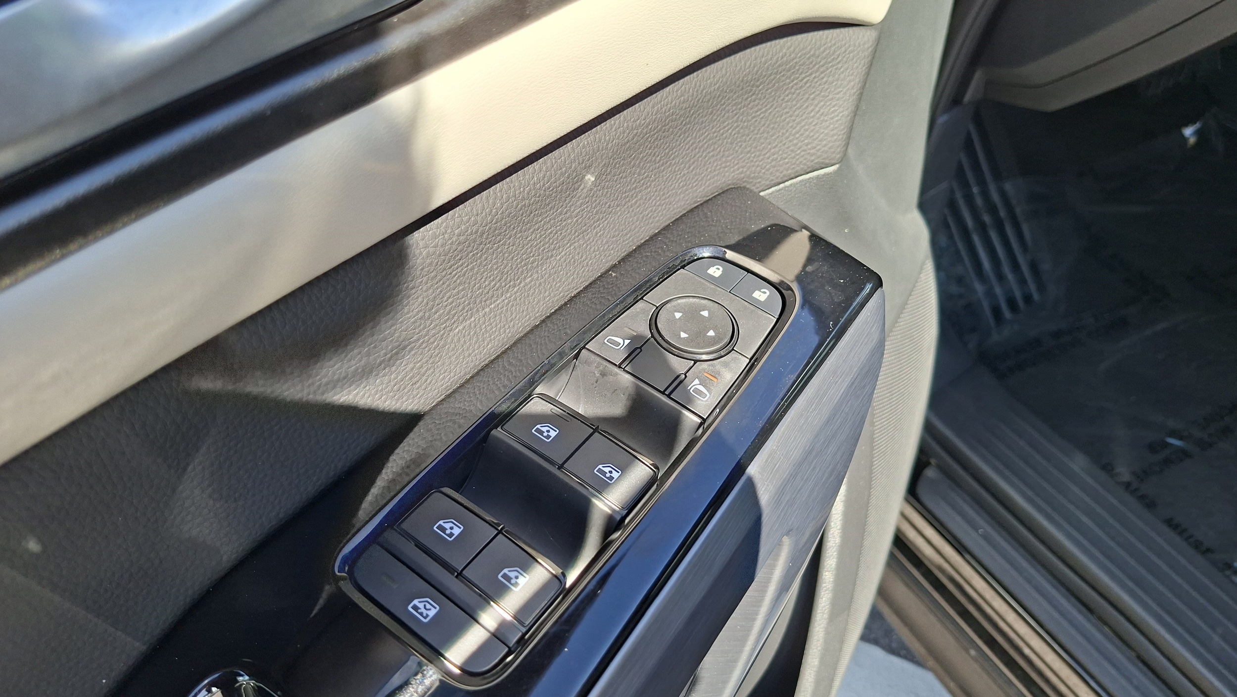 2026 Nissan Pathfinder SL - Photo 12