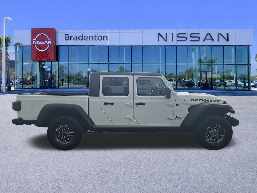 Used 2026 Jeep Gladiator Mojave Truck Crew Cab