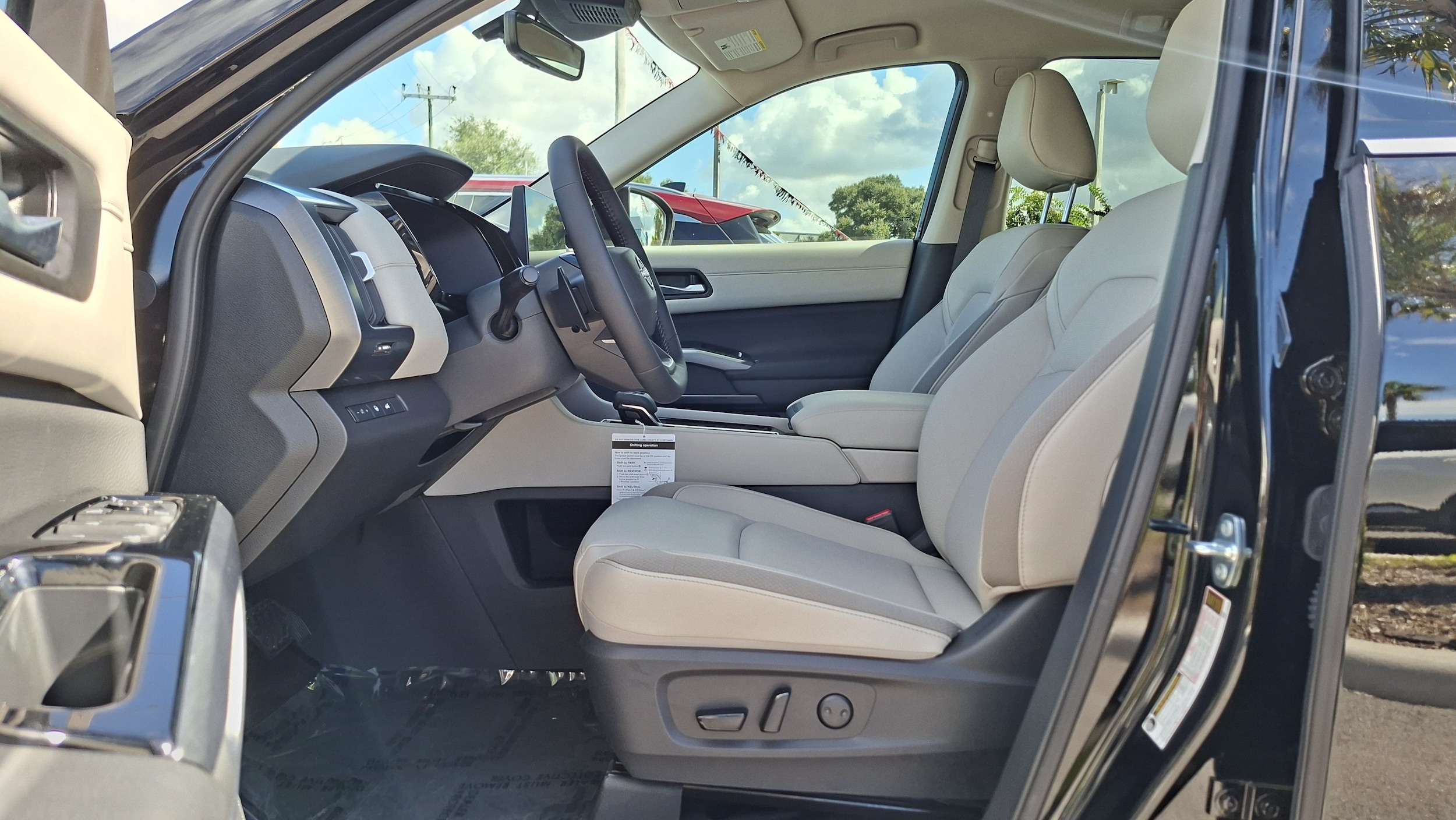 2026 Nissan Pathfinder SL - Photo 6