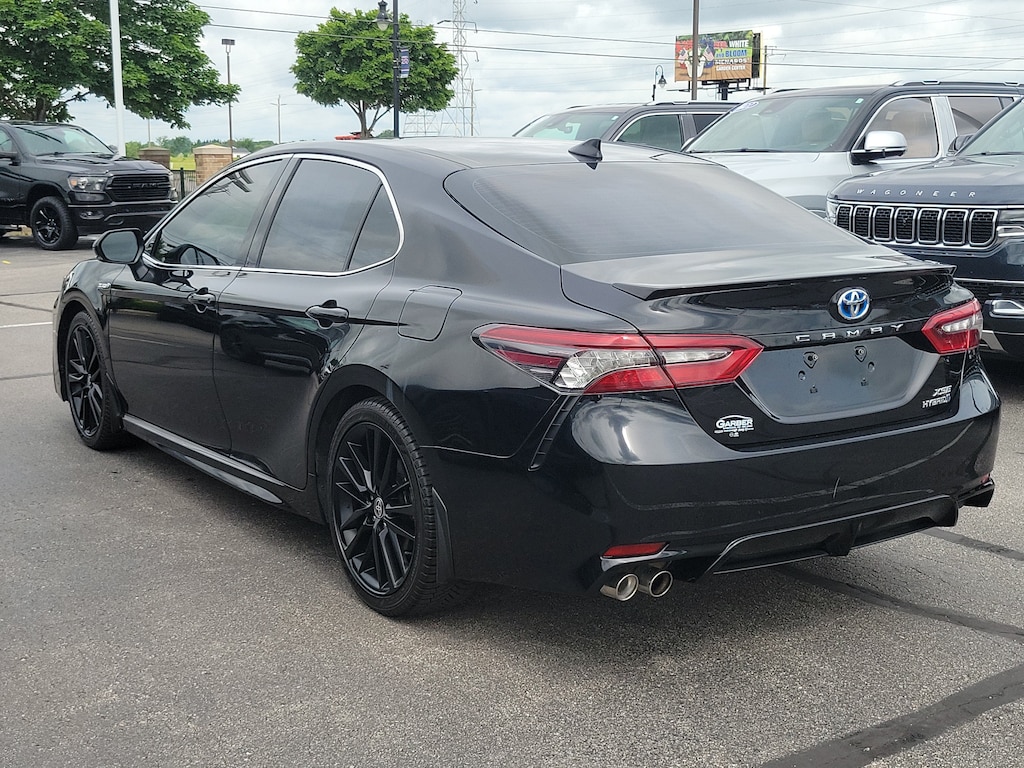 Used 2021 Toyota Camry Hybrid XSE Sedan
