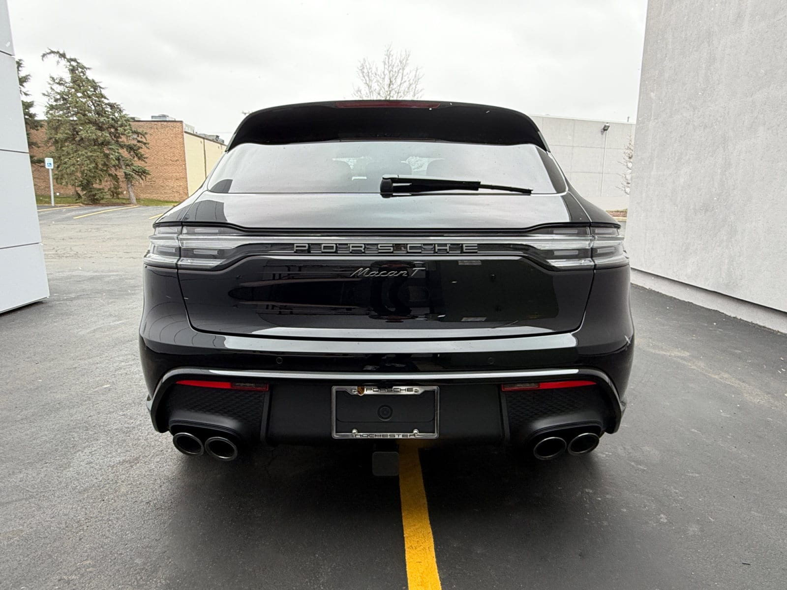 2026 Porsche Macan T - Photo 11