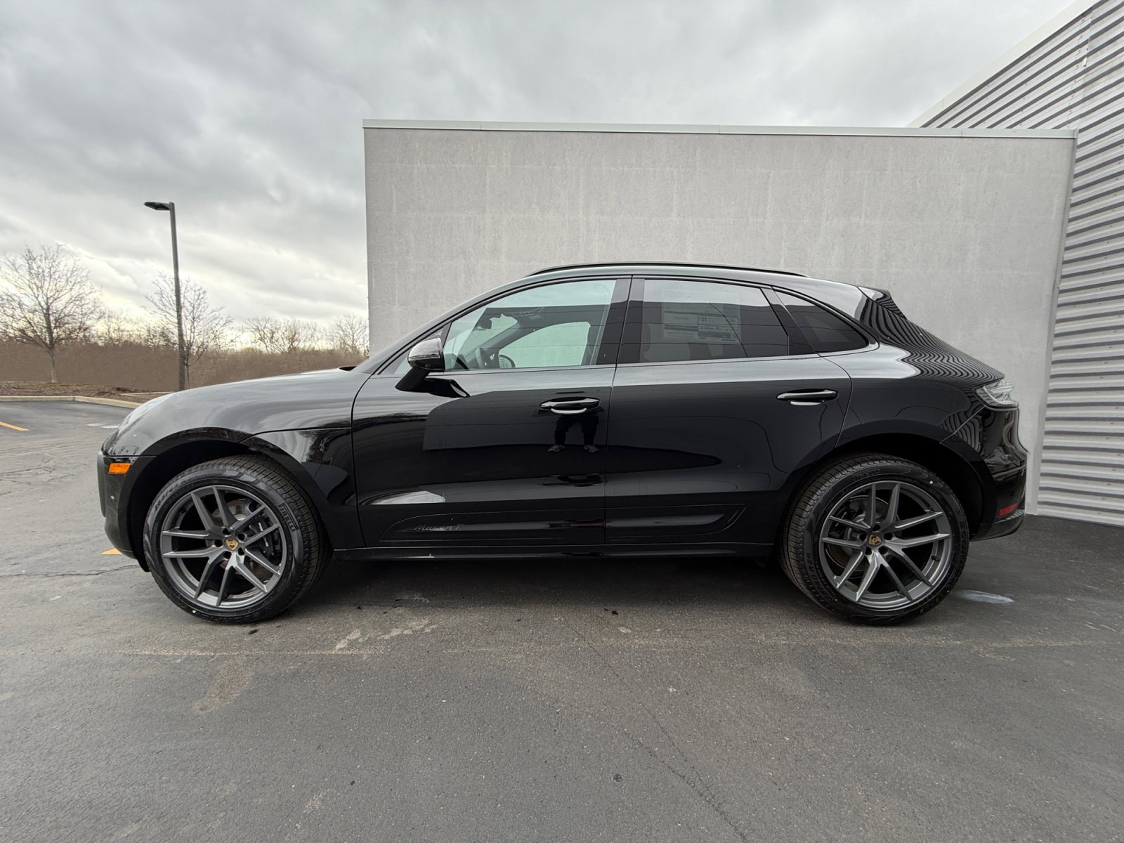 2026 Porsche Macan T - Photo 2