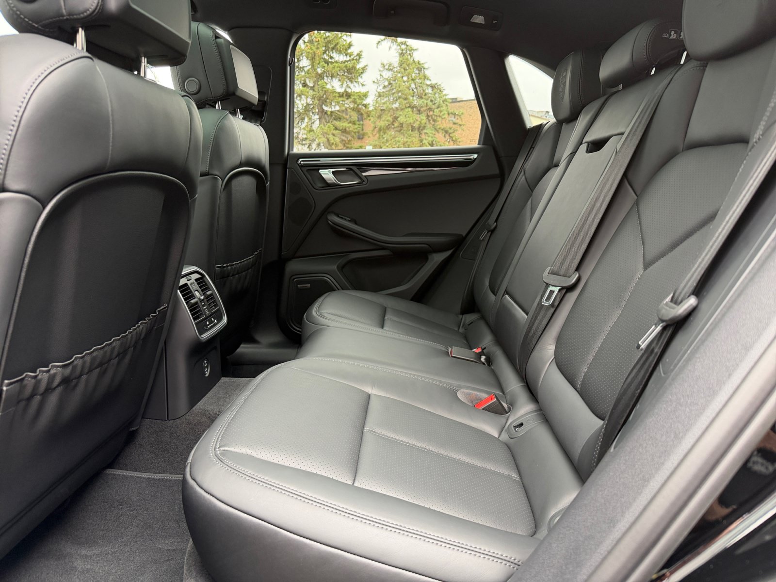 2026 Porsche Macan T - Photo 17