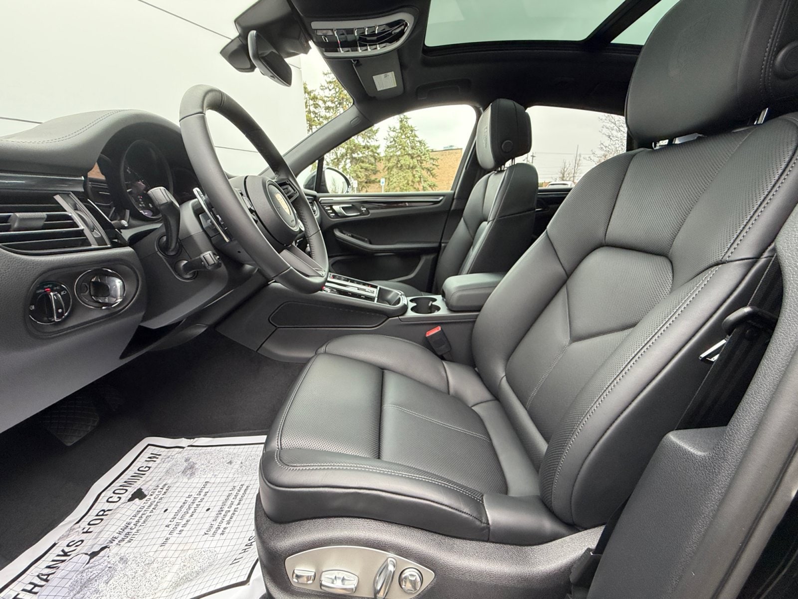 2026 Porsche Macan T - Photo 13
