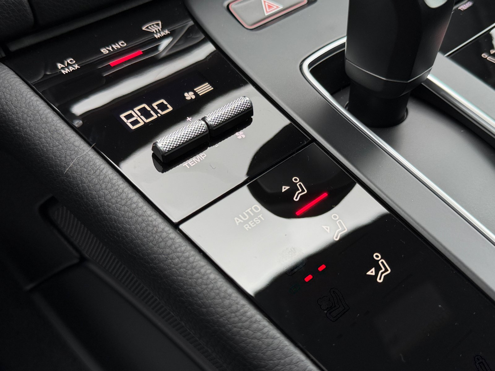 2026 Porsche Macan T - Photo 16