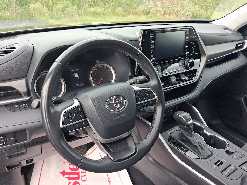Used 2022 Toyota Highlander LE SUV