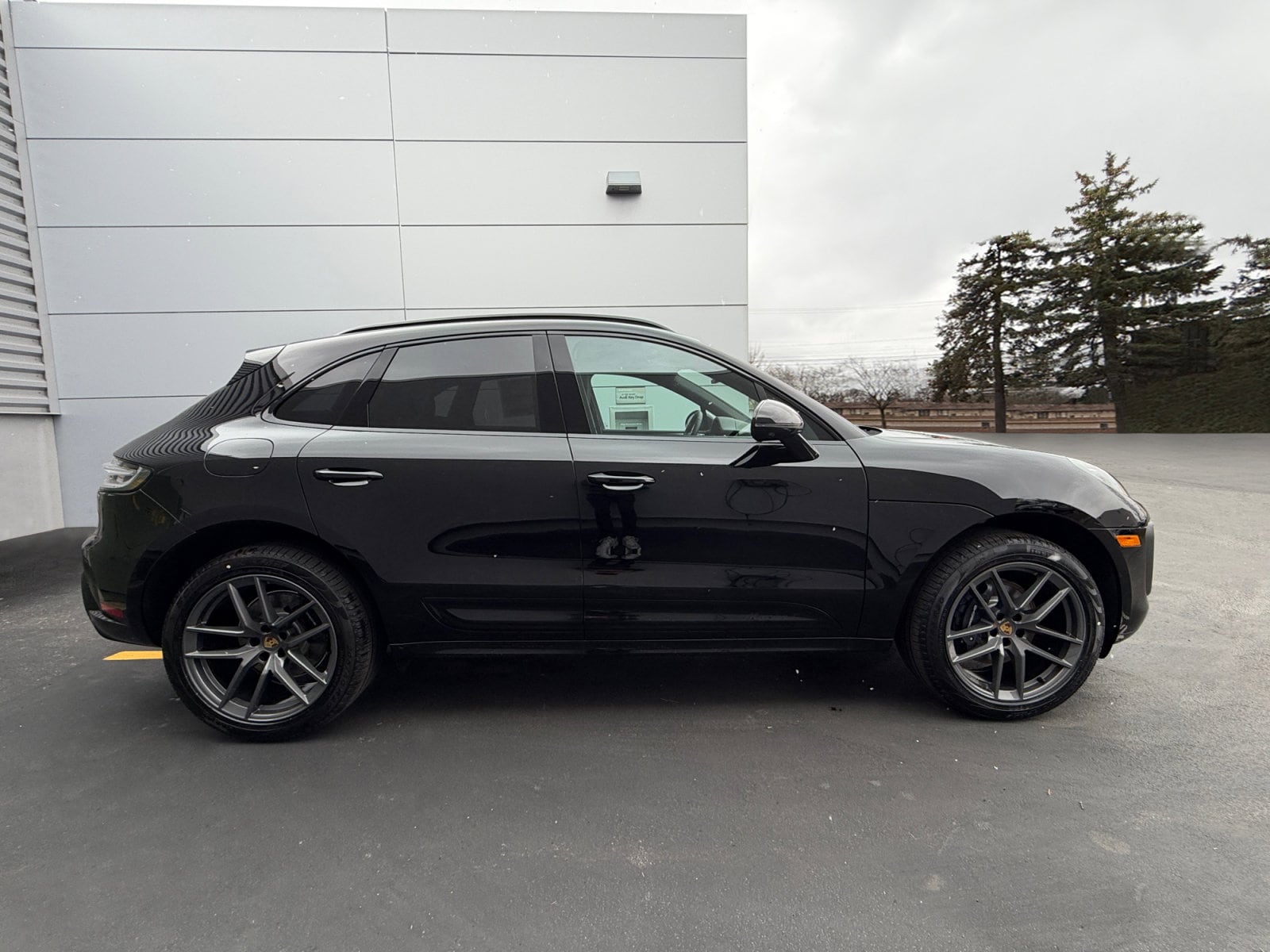 2026 Porsche Macan T - Photo 9