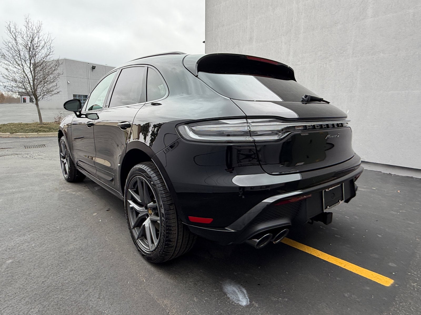 2026 Porsche Macan T - Photo 3