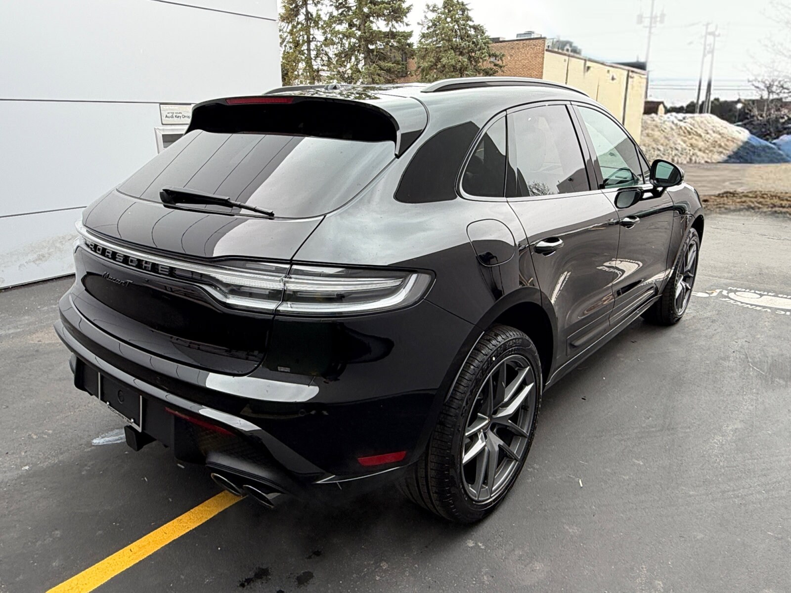 2026 Porsche Macan T - Photo 27