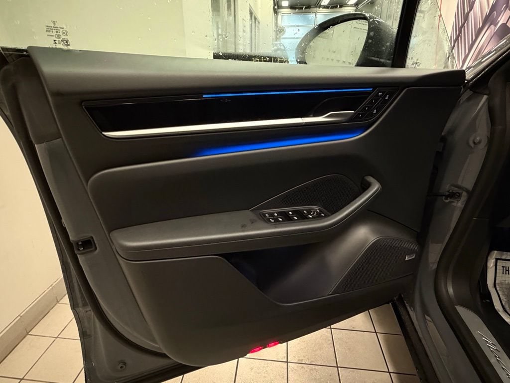 2025 Porsche Macan S - Photo 22