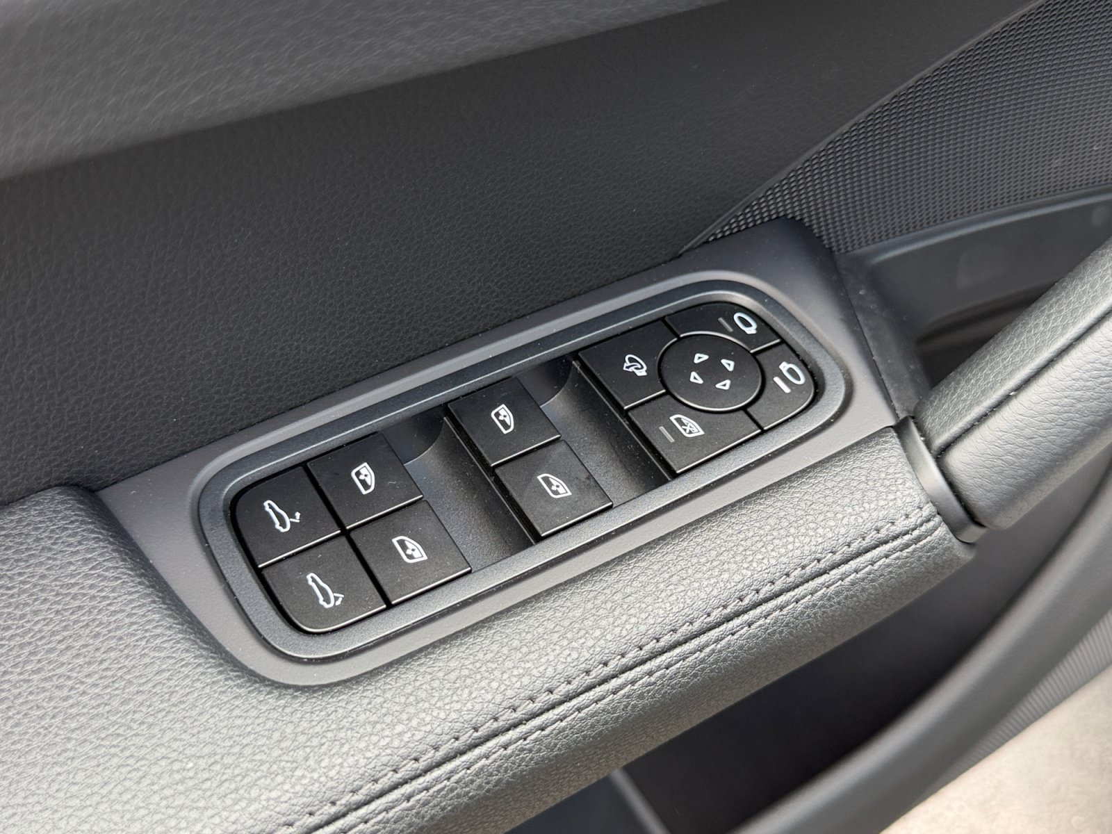 2026 Porsche Cayenne Base - Photo 13