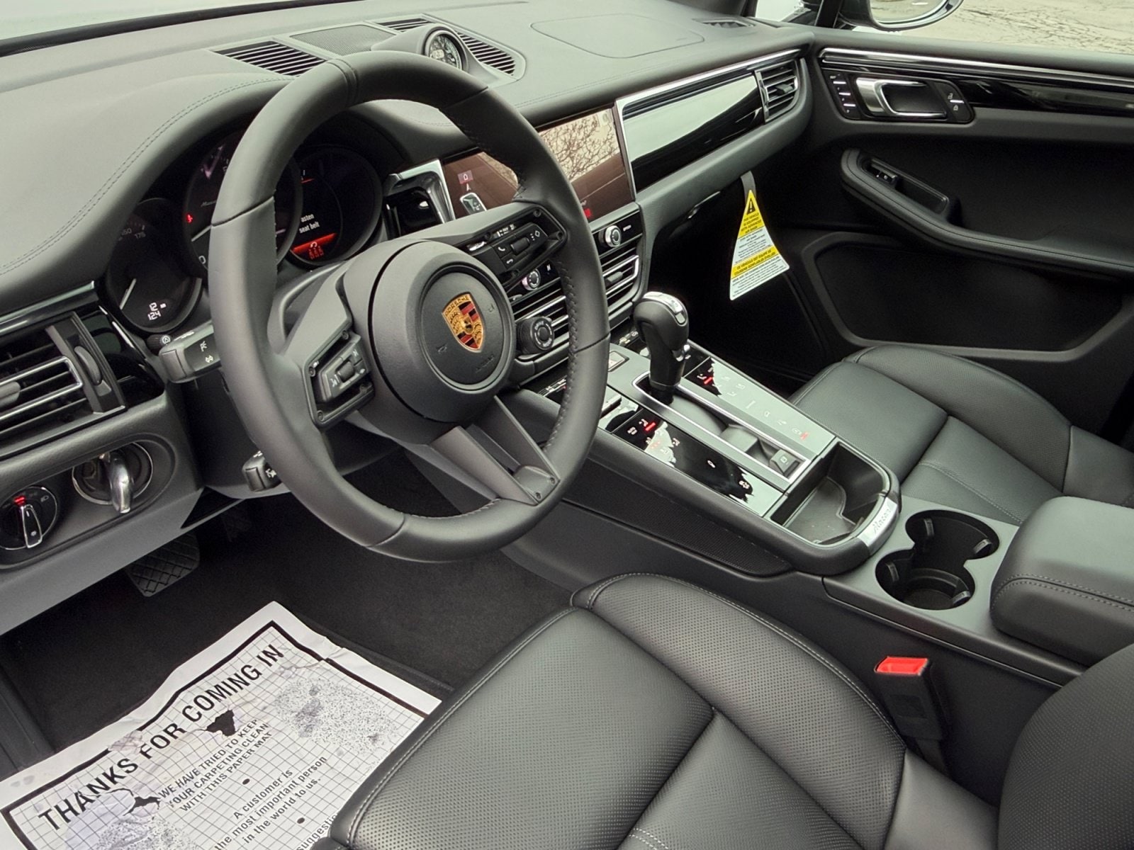 2026 Porsche Macan T - Photo 4