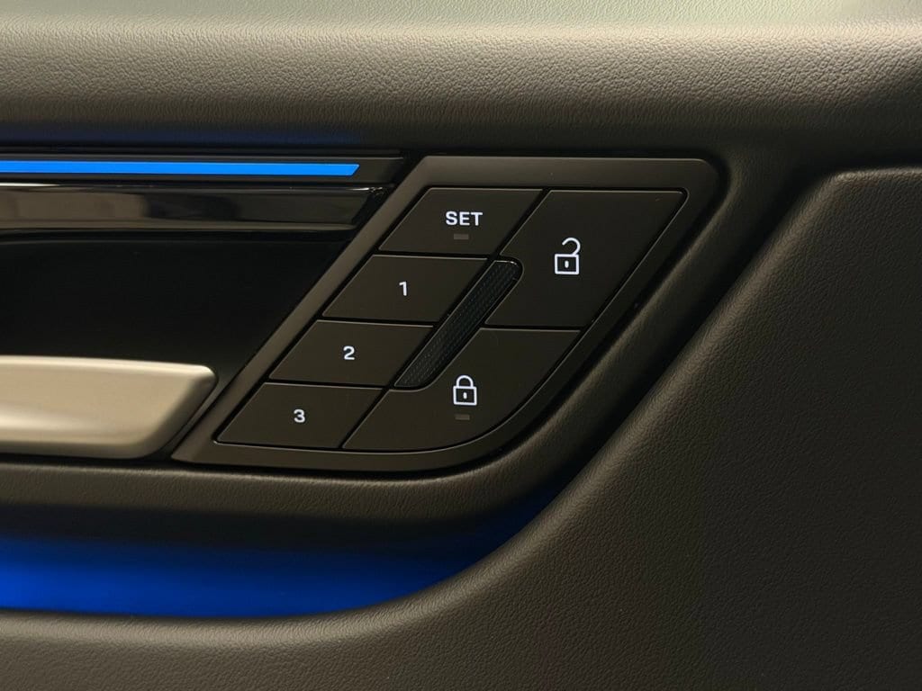 2025 Porsche Macan S - Photo 23