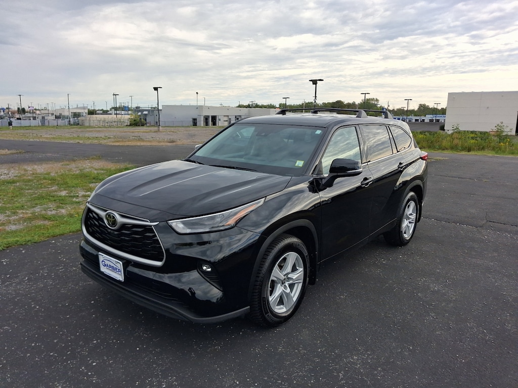 Used 2022 Toyota Highlander LE SUV